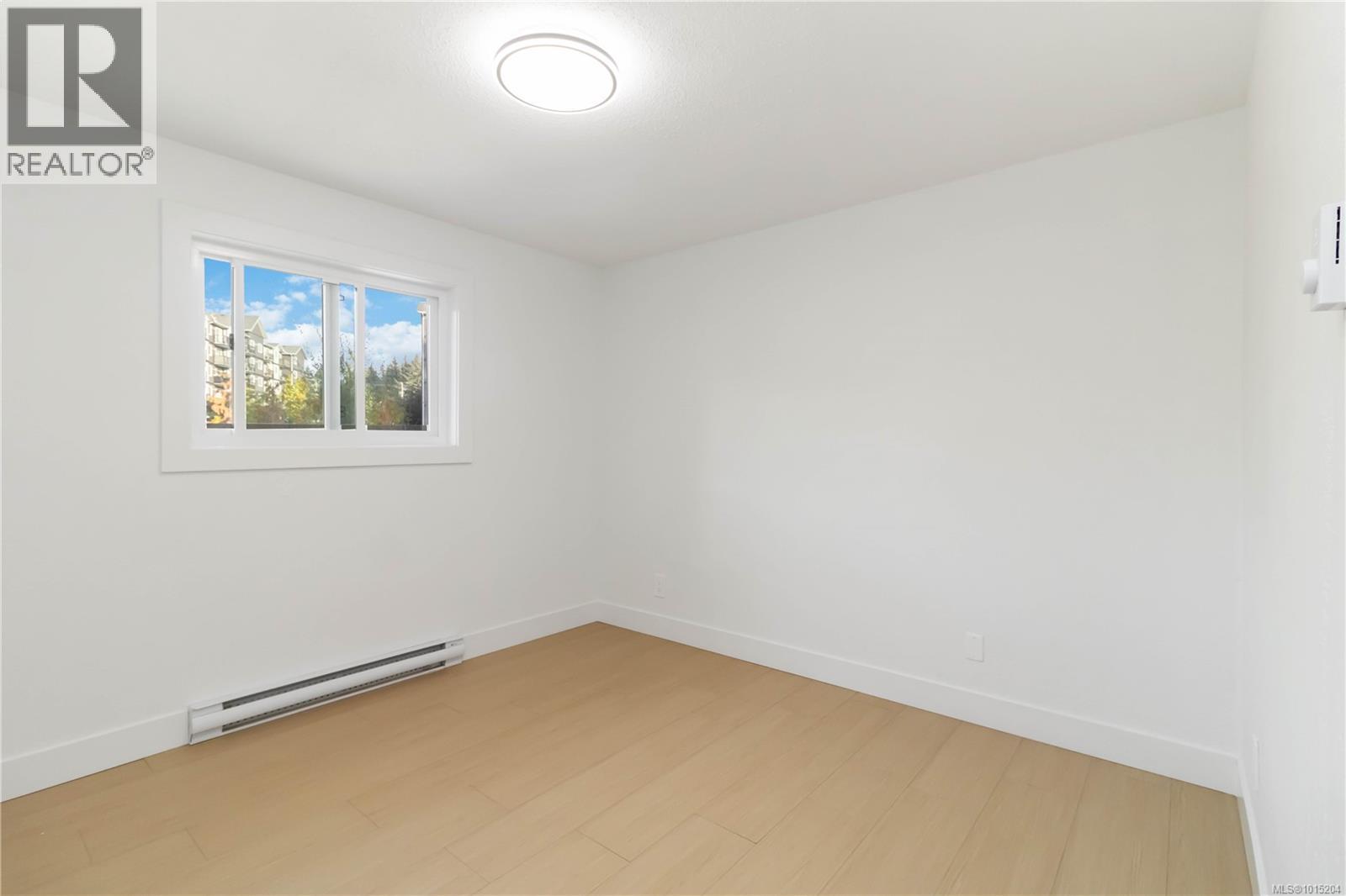  964 Loch Glen Place, Langford