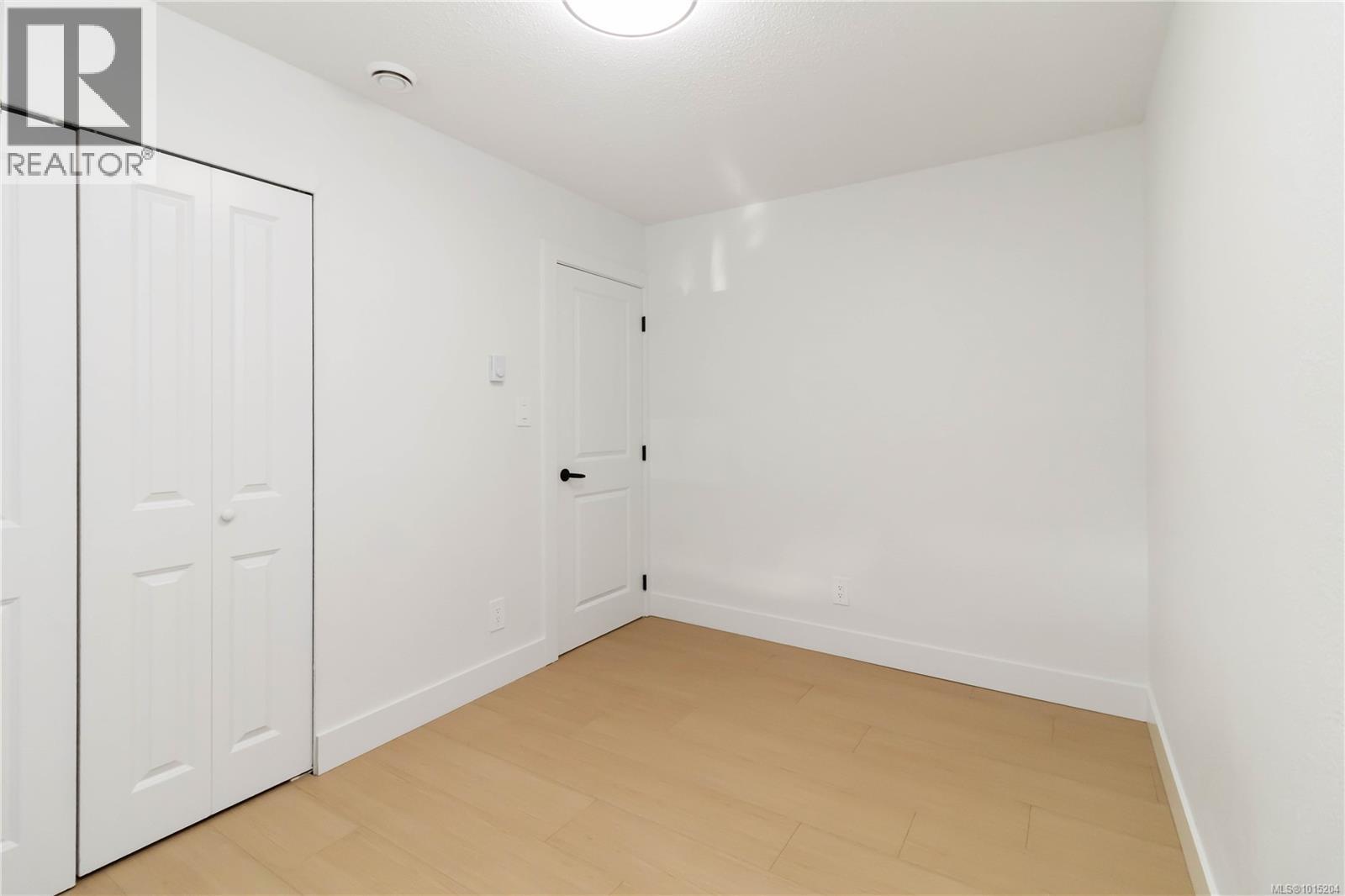  964 Loch Glen Place, Langford
