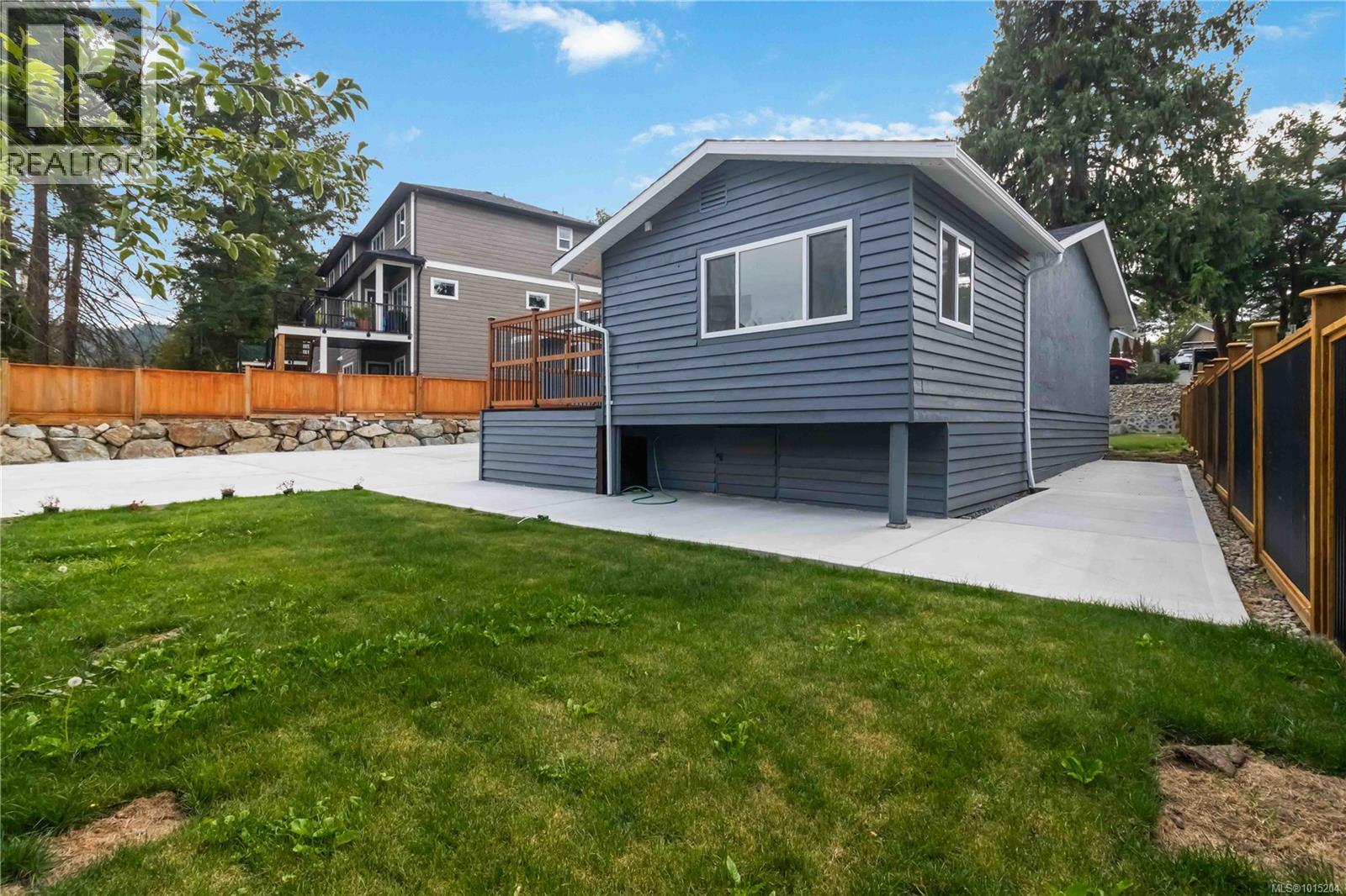  964 Loch Glen Place, Langford