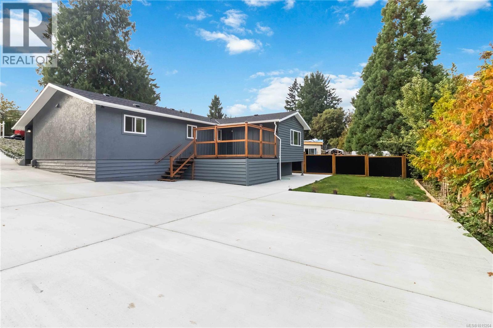  964 Loch Glen Place, Langford