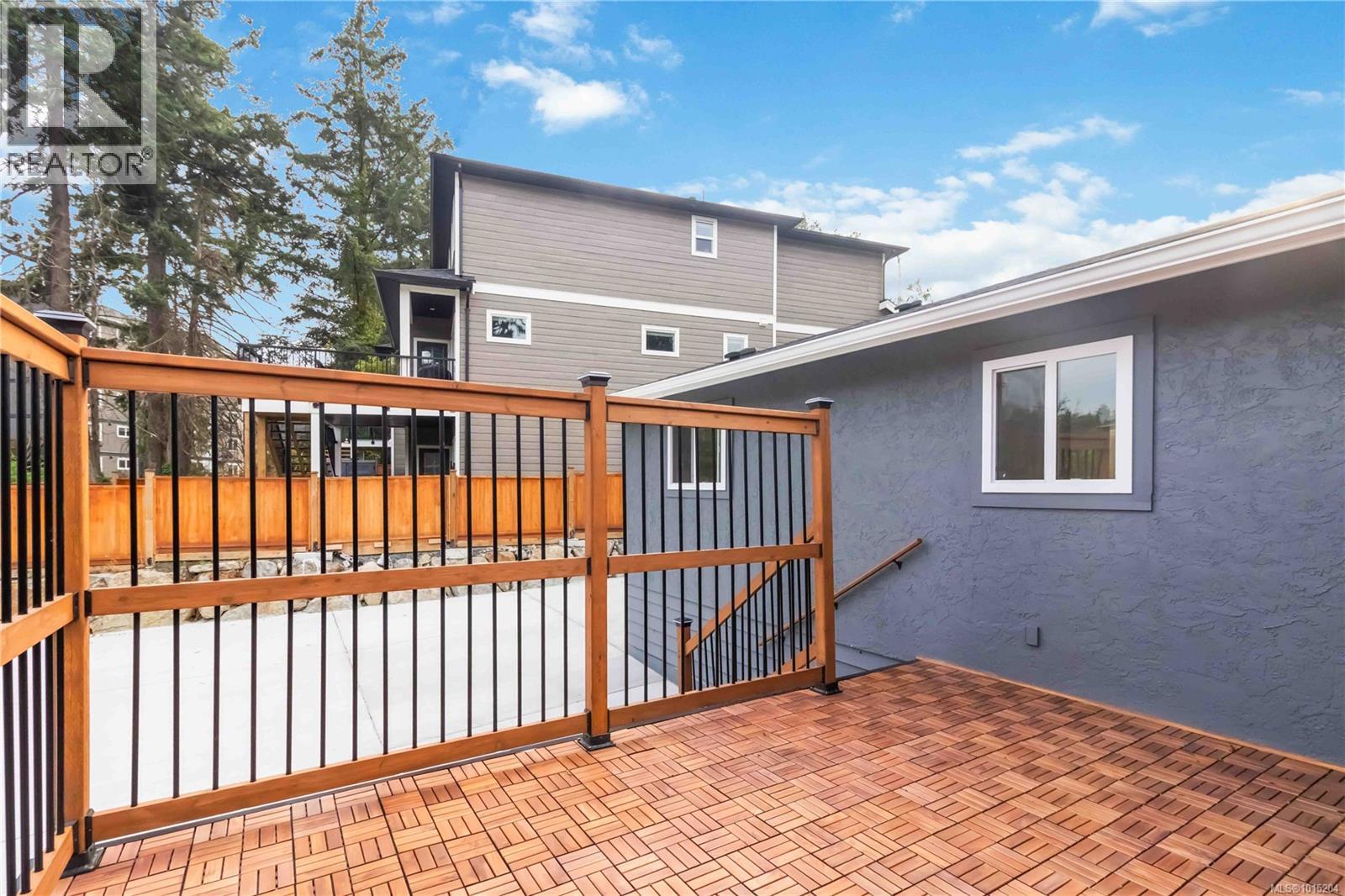  964 Loch Glen Place, Langford