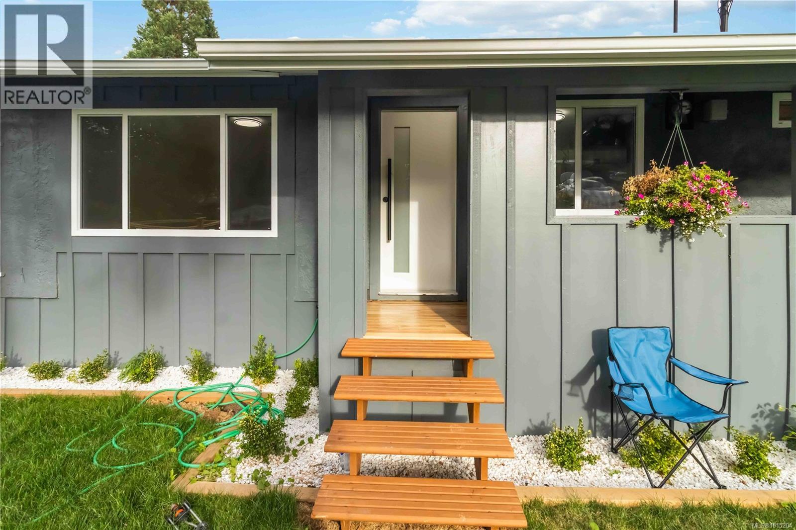  964 Loch Glen Place, Langford
