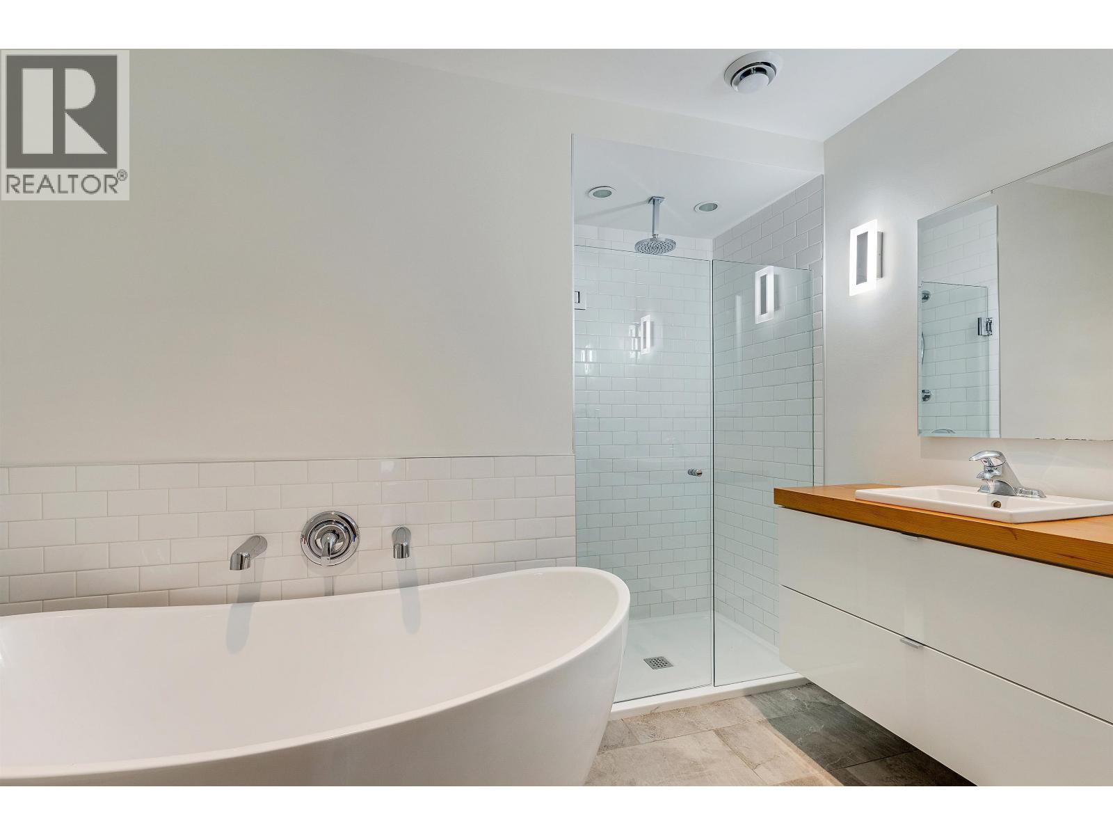 565 TRALEE CRESCENT, Delta