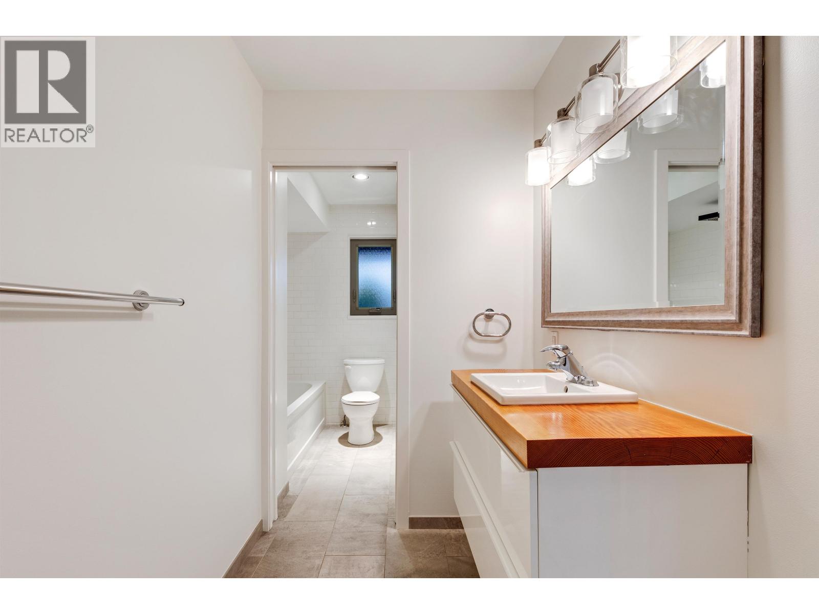 565 TRALEE CRESCENT, Delta