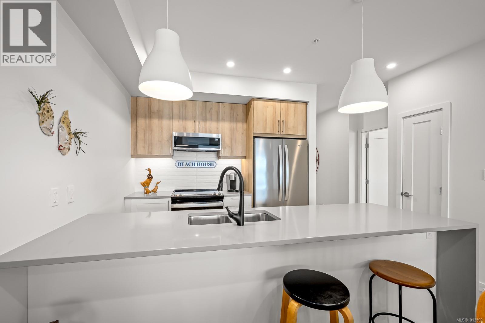 #406 536 ISLAND HWY S - 23