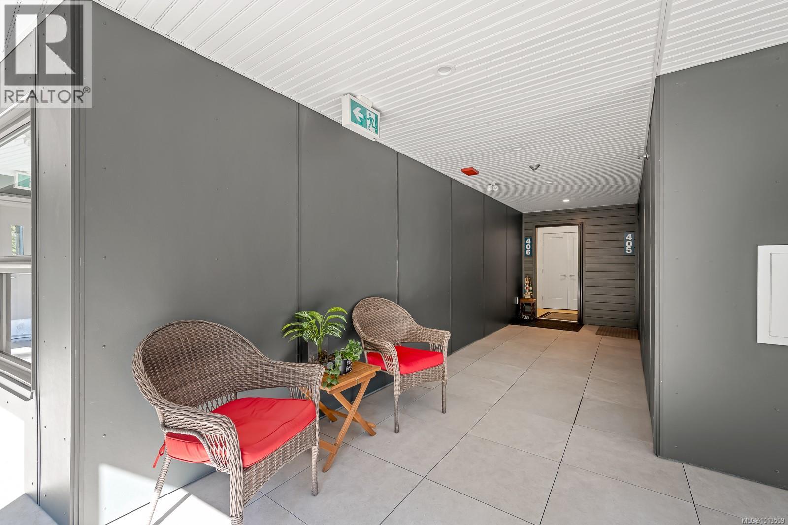 #406 536 ISLAND HWY S - 43