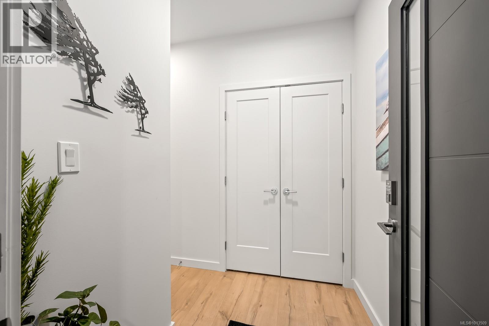 #406 536 ISLAND HWY S - 31