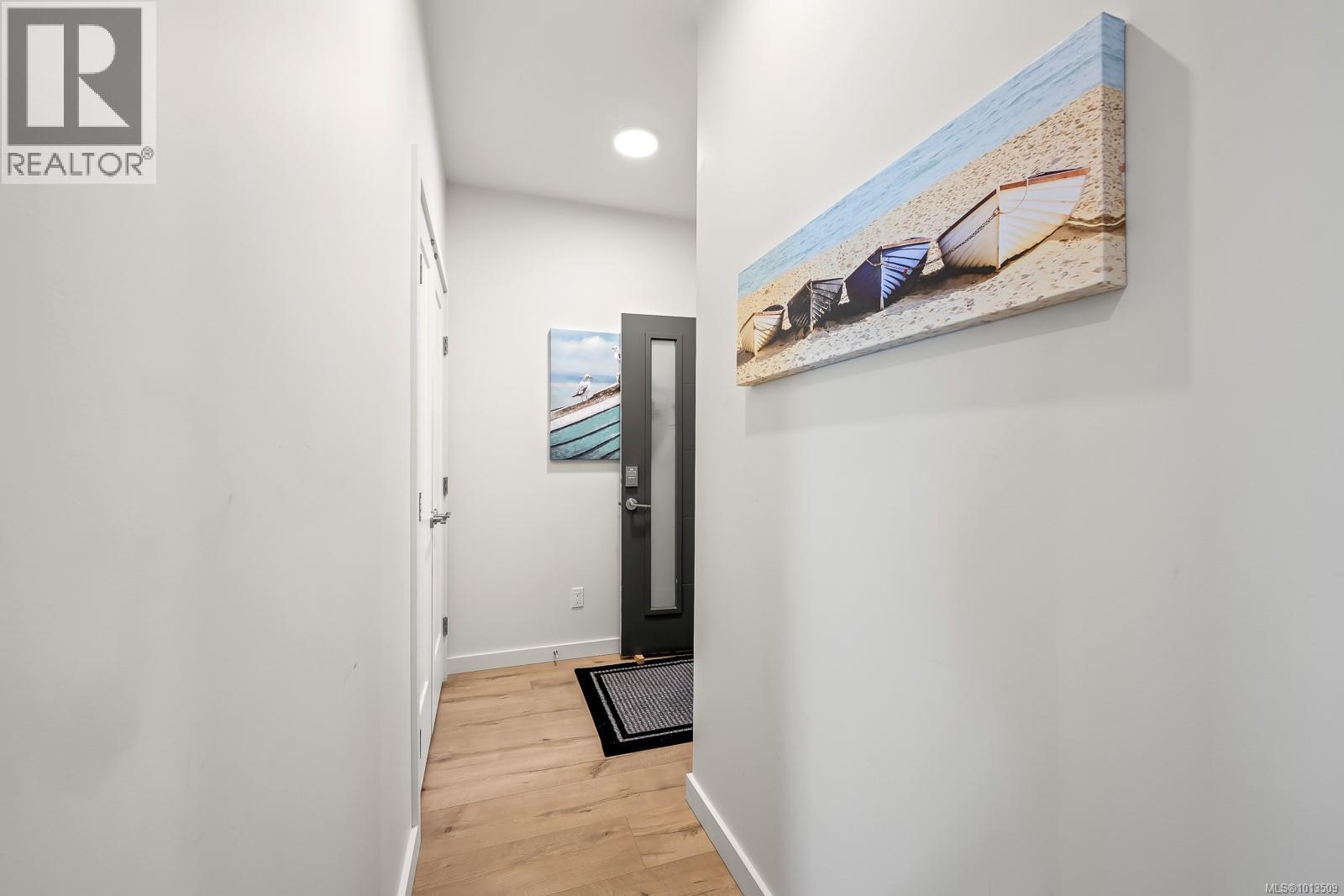 #406 536 ISLAND HWY S - 32