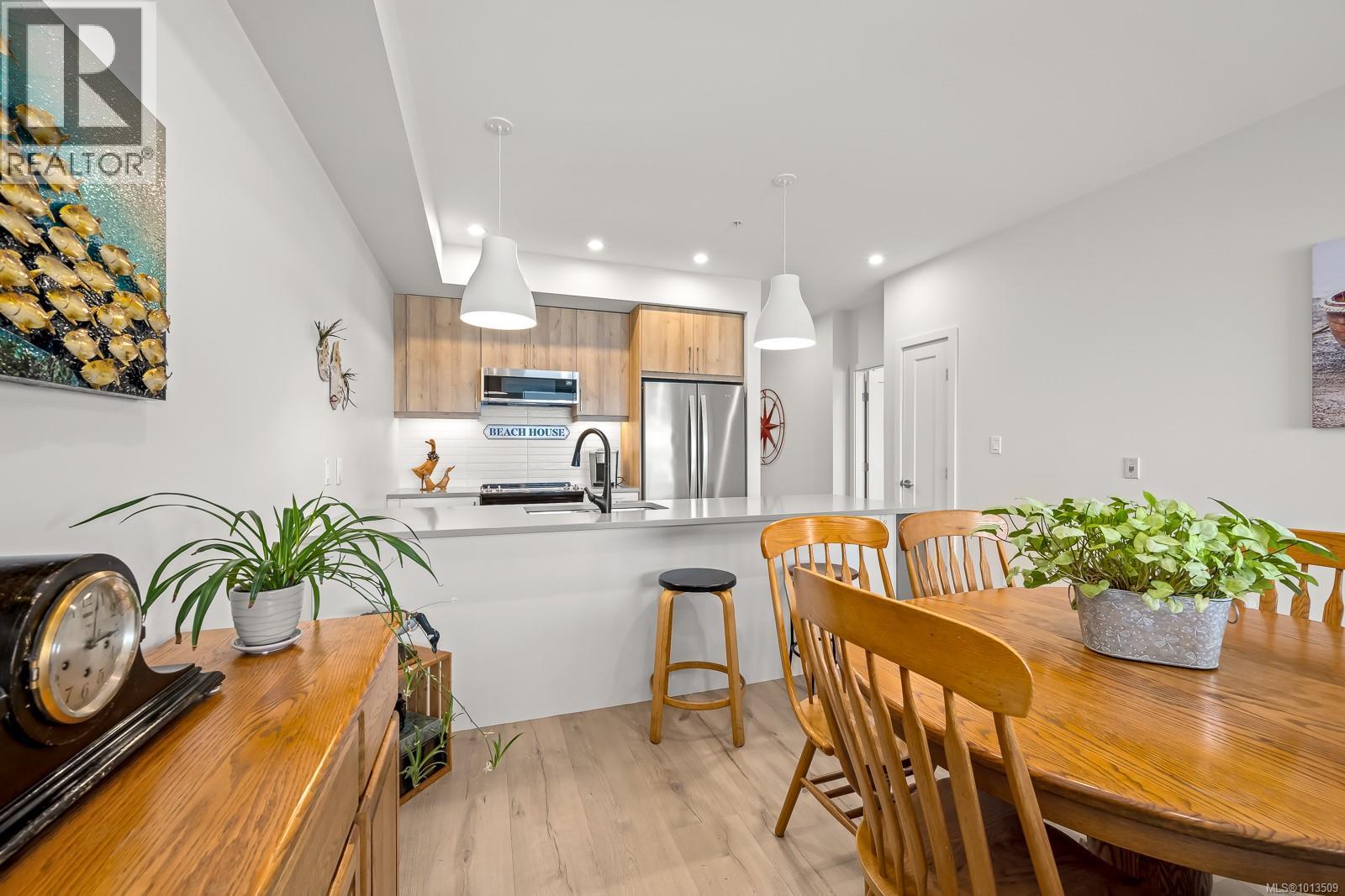 #406 536 ISLAND HWY S - 14