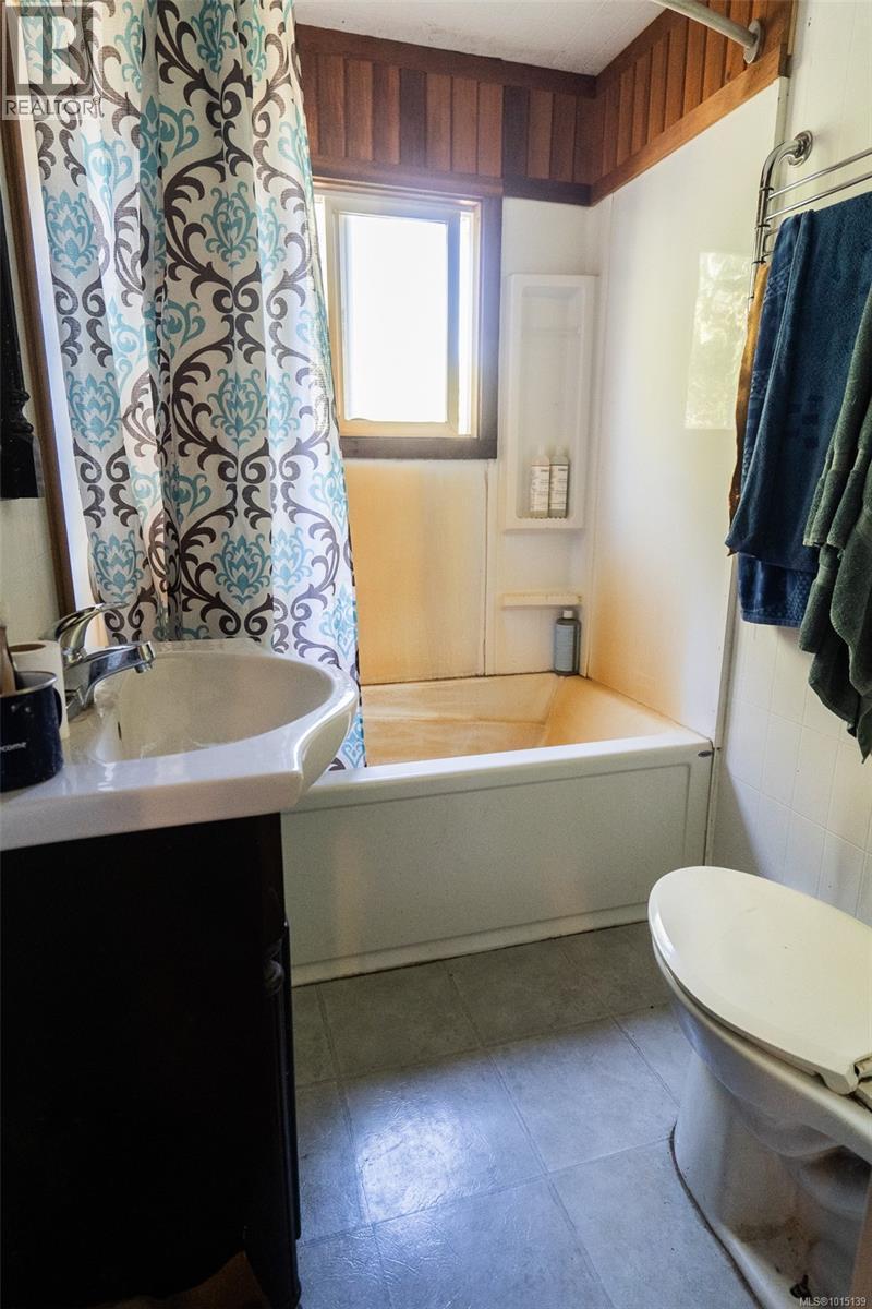 110 Ross Rd, Salt Spring