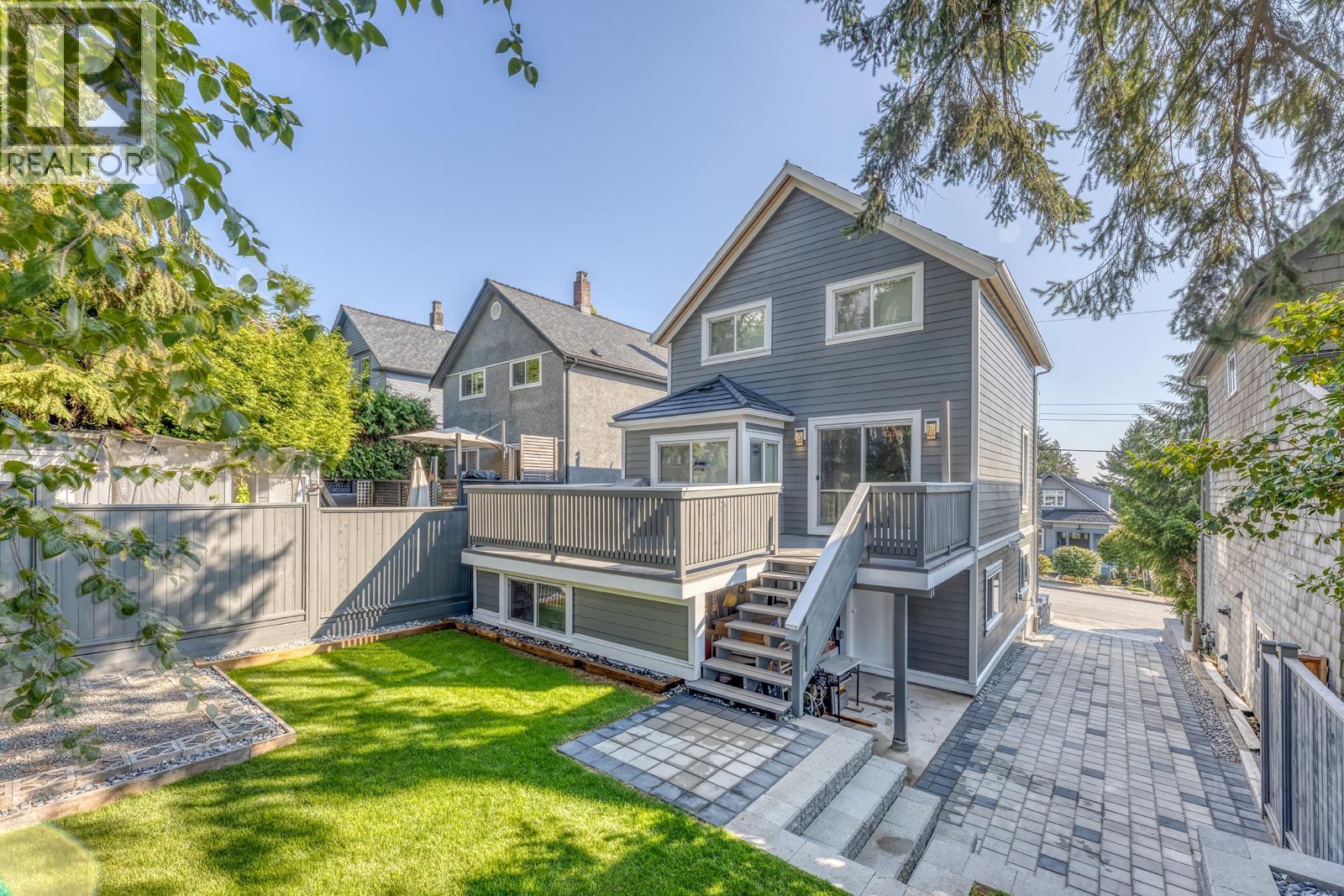238 E 28TH STREET, North Vancouver