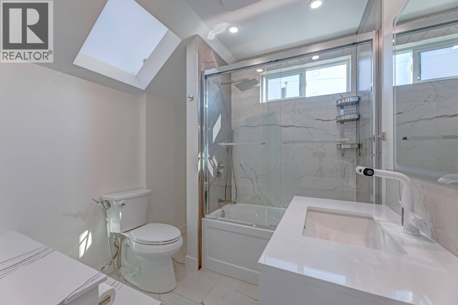 238 E 28TH STREET, North Vancouver