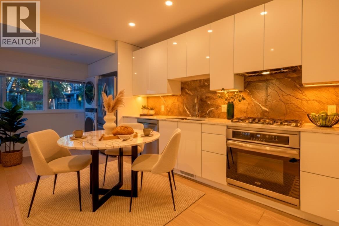 238 E 28TH STREET, North Vancouver