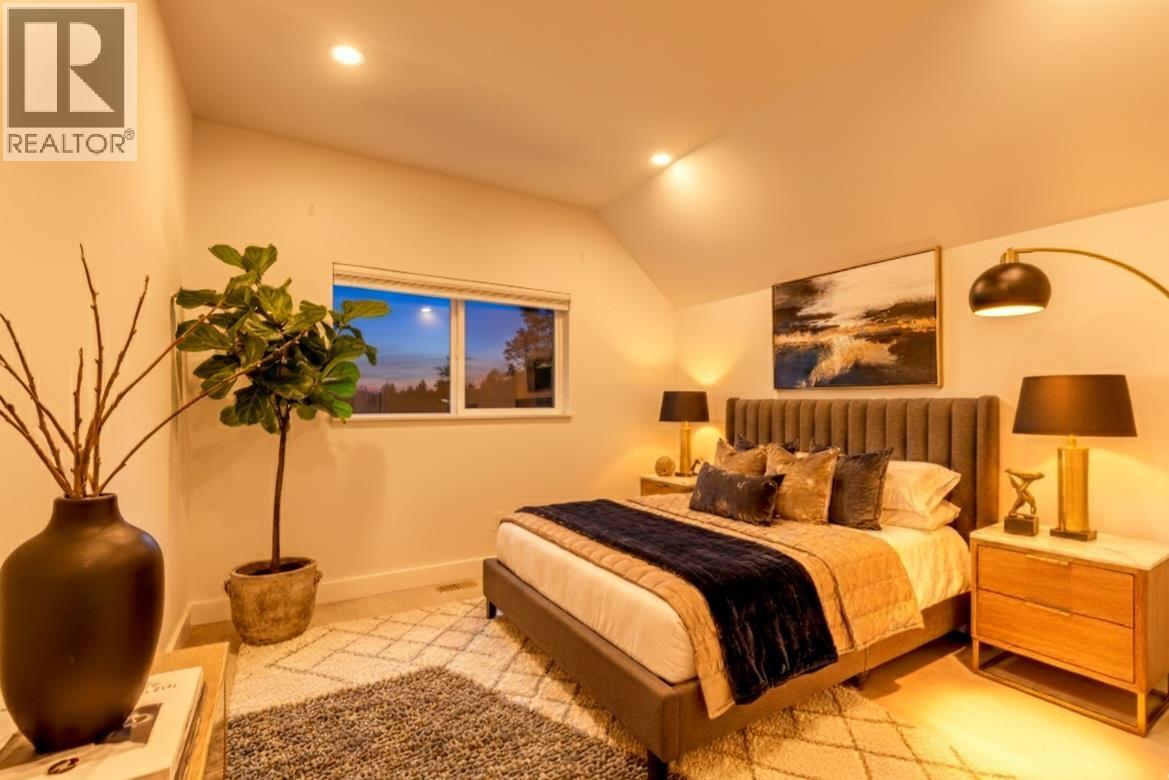 238 E 28TH STREET, North Vancouver