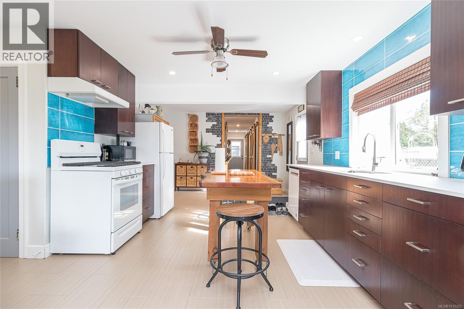 108 Crease Ave, Saanich
