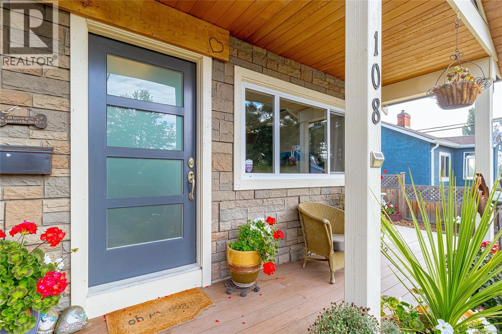 108 Crease Ave, Saanich