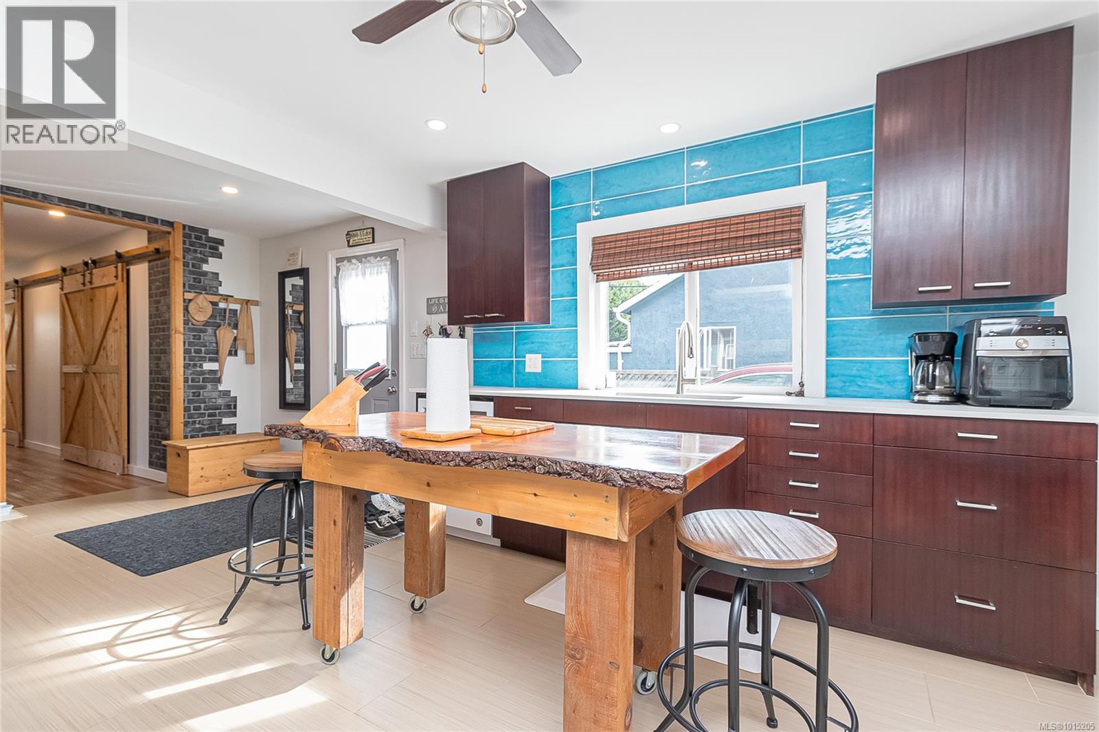 108 Crease Ave, Saanich