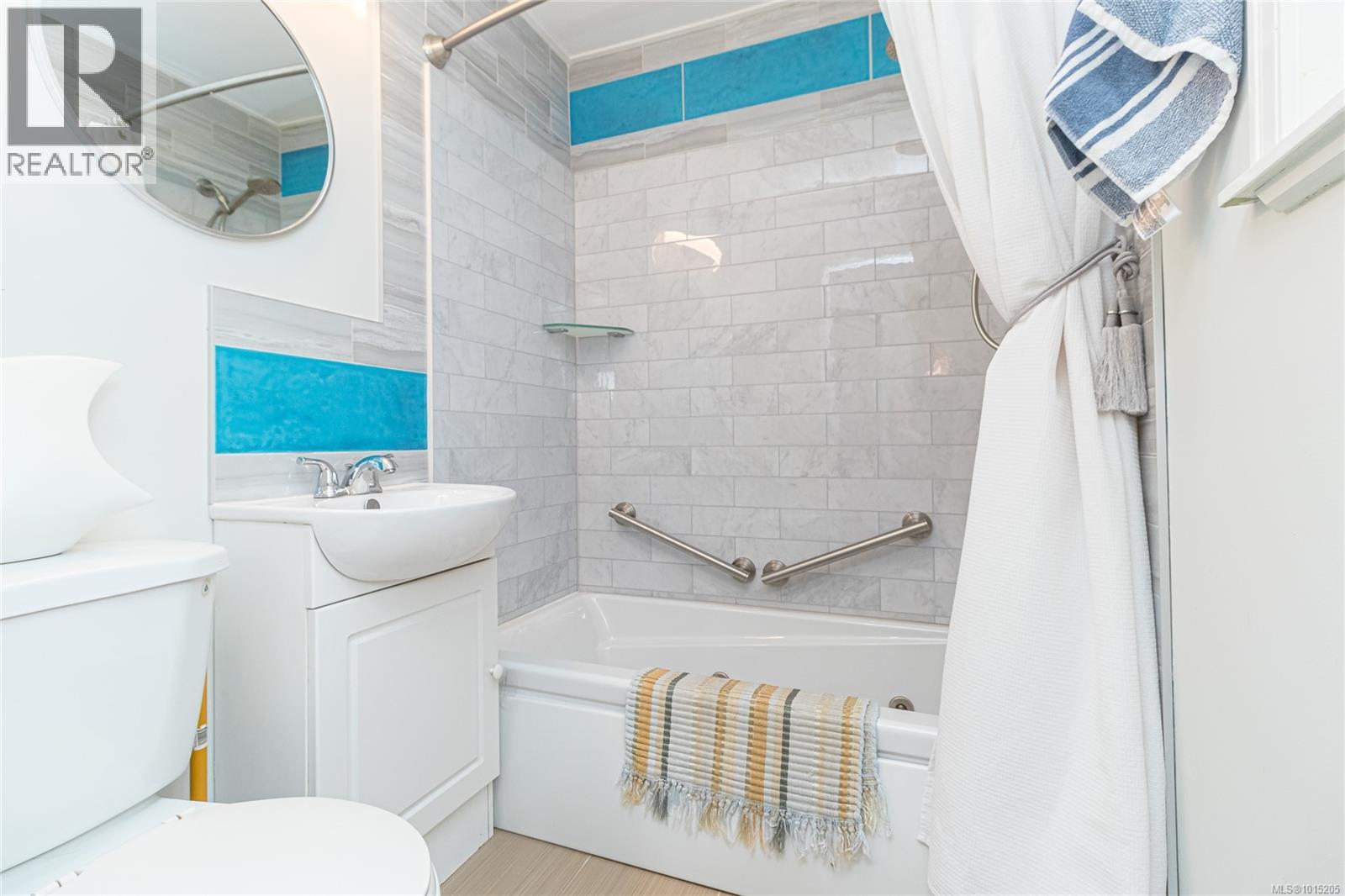 108 Crease Ave, Saanich