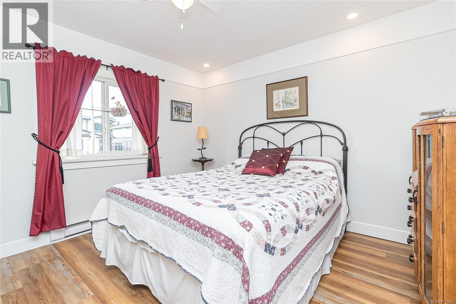 108 Crease Ave, Saanich