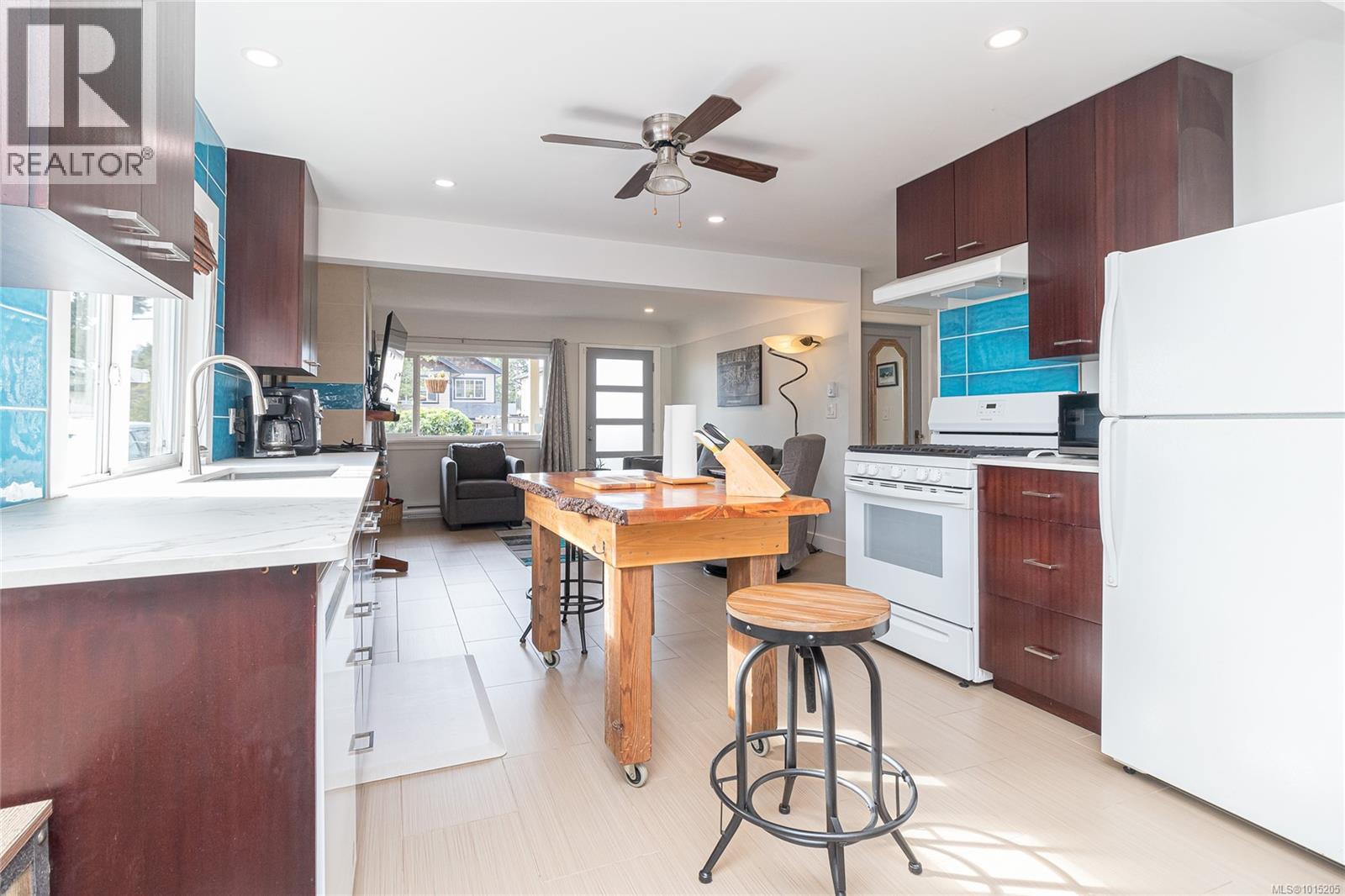 108 Crease Ave, Saanich