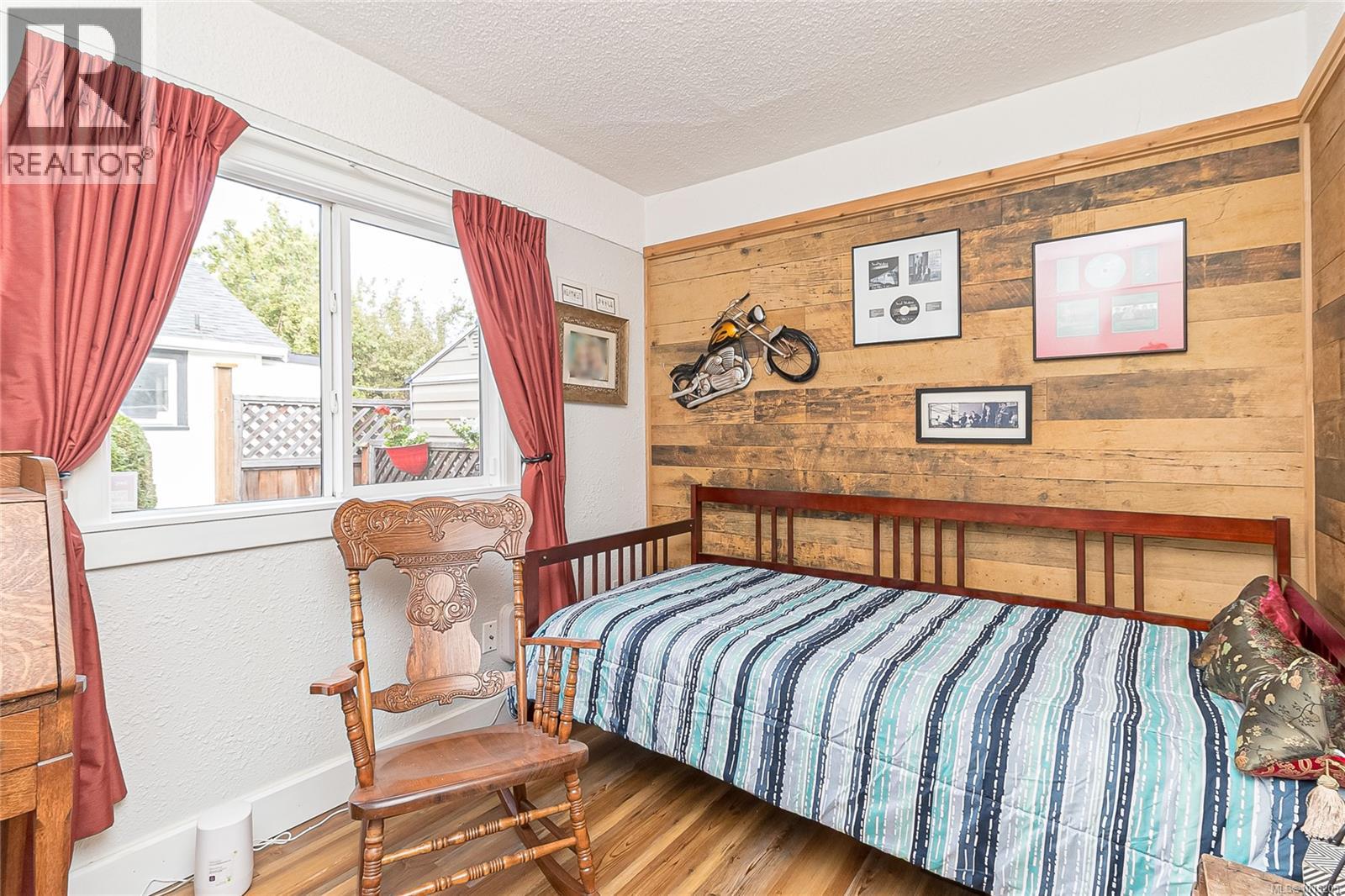 108 Crease Ave, Saanich