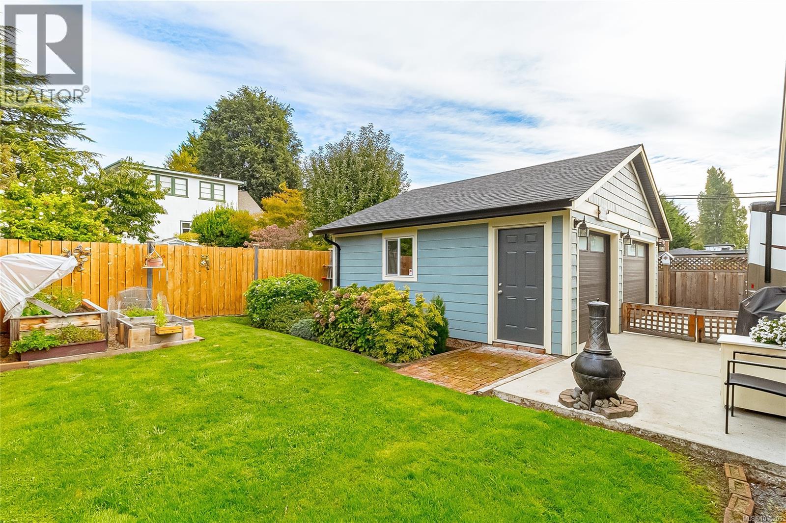 108 Crease Ave, Saanich