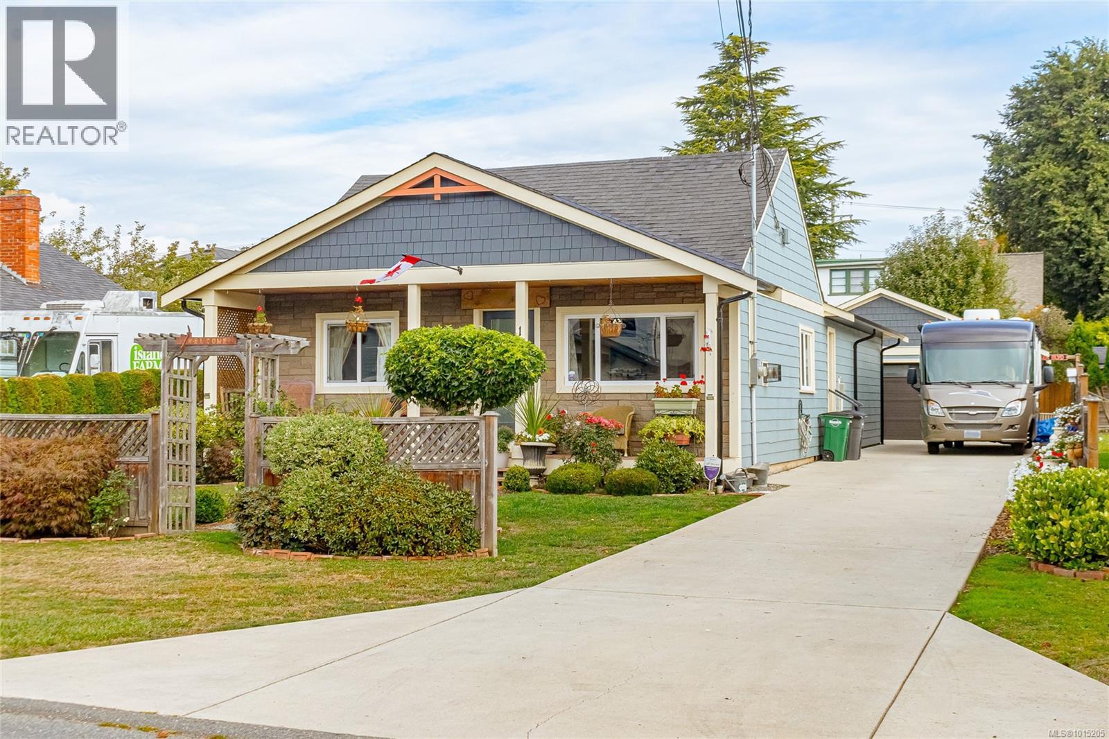108 Crease Ave, Saanich