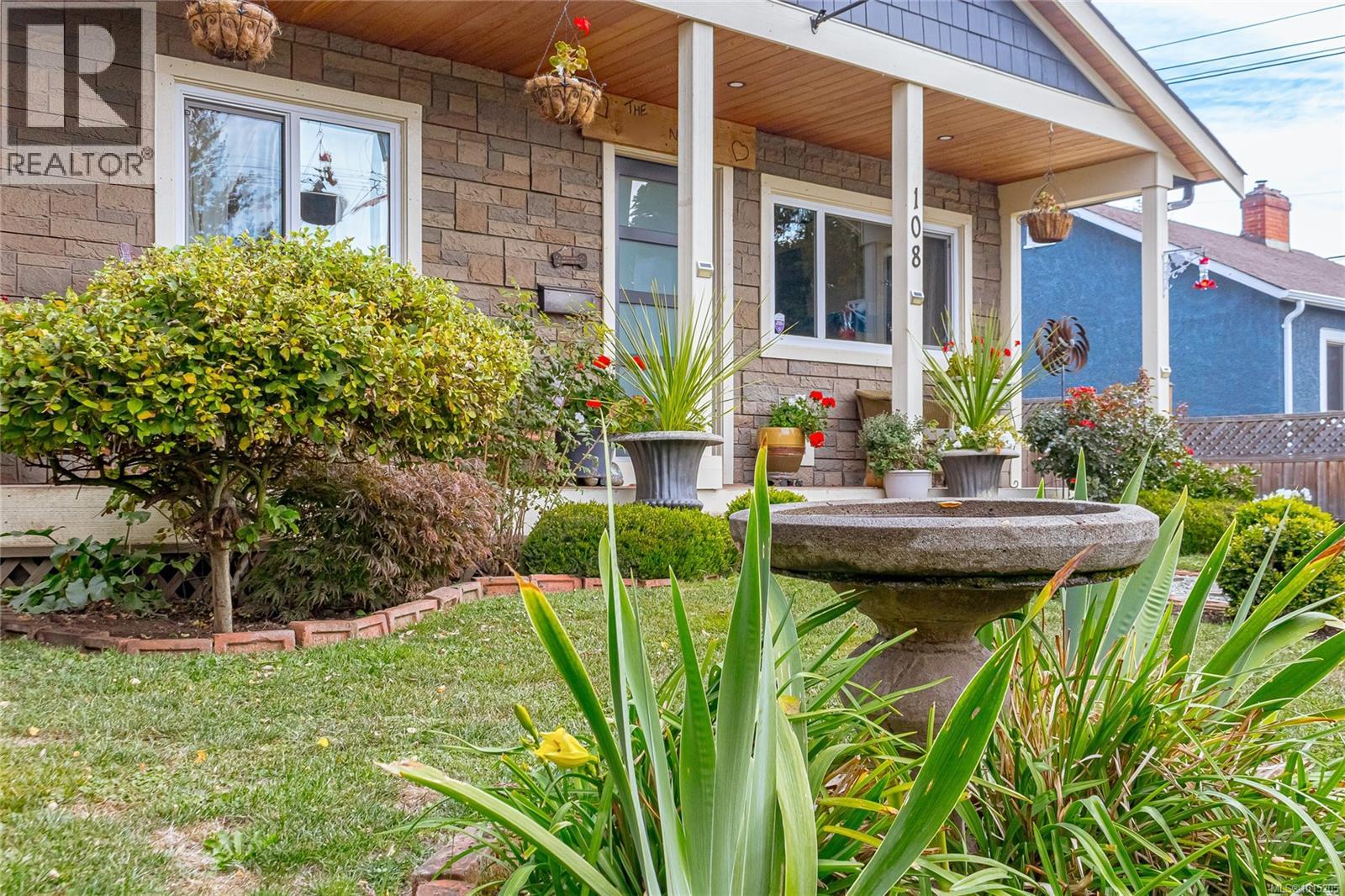 108 Crease Ave, Saanich