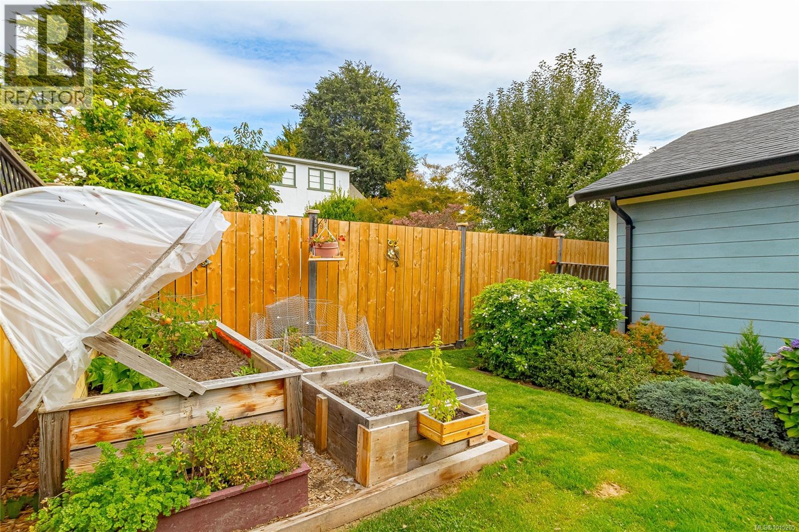 108 Crease Ave, Saanich