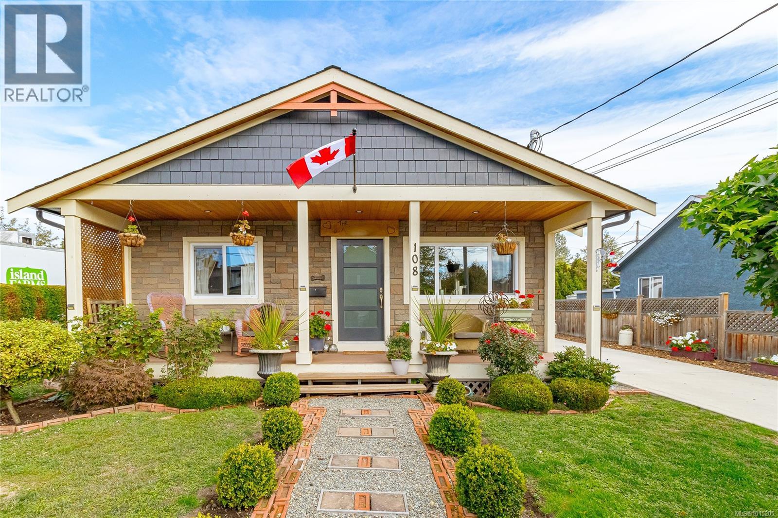 108 Crease Ave, Saanich