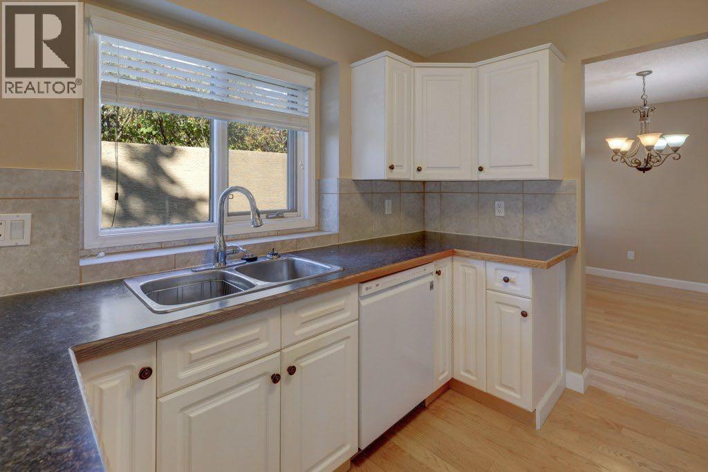 204 Silver Creek Mews NW, Calgary, Alberta