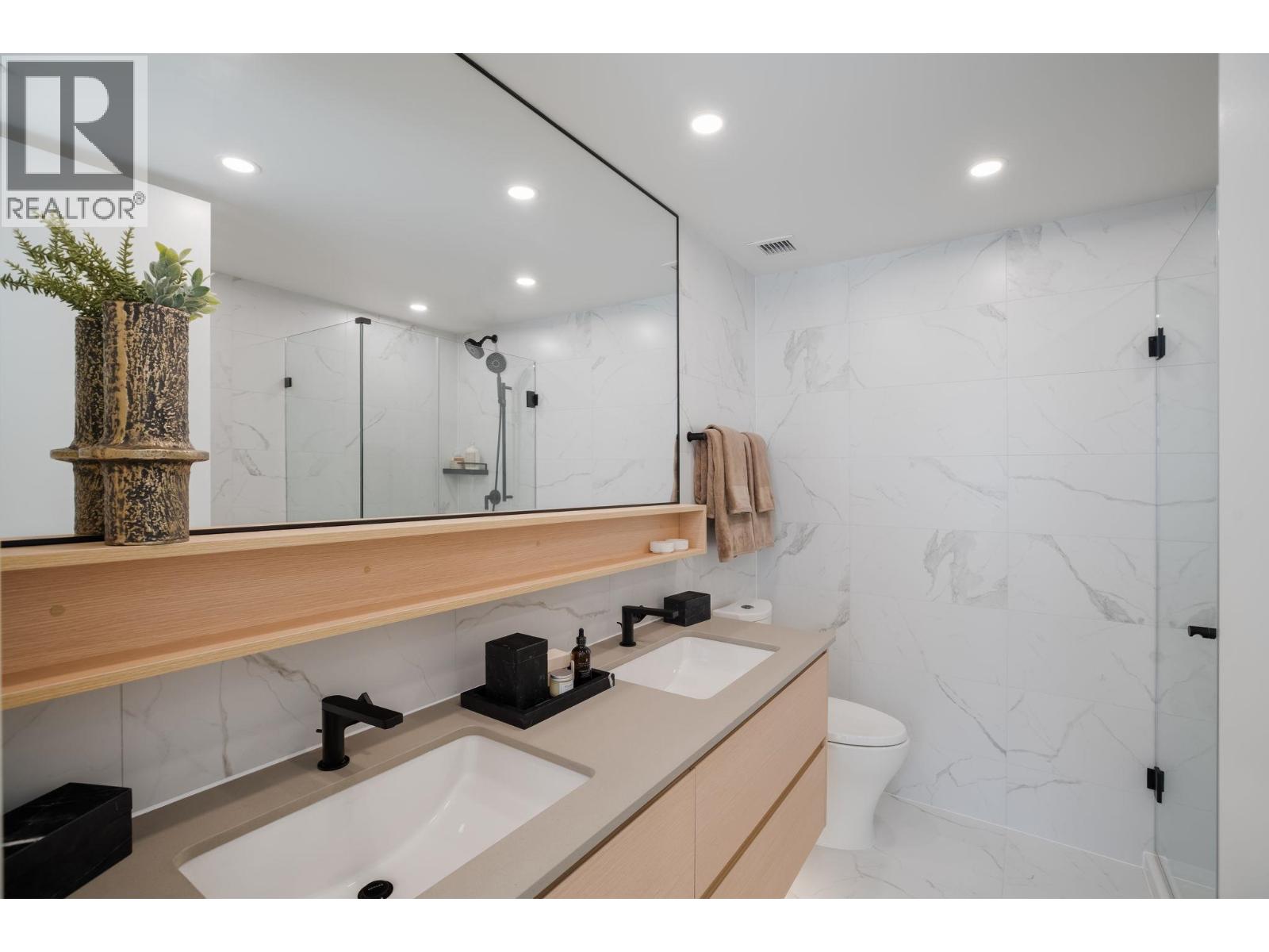 414 310 SALTER STREET, New Westminster