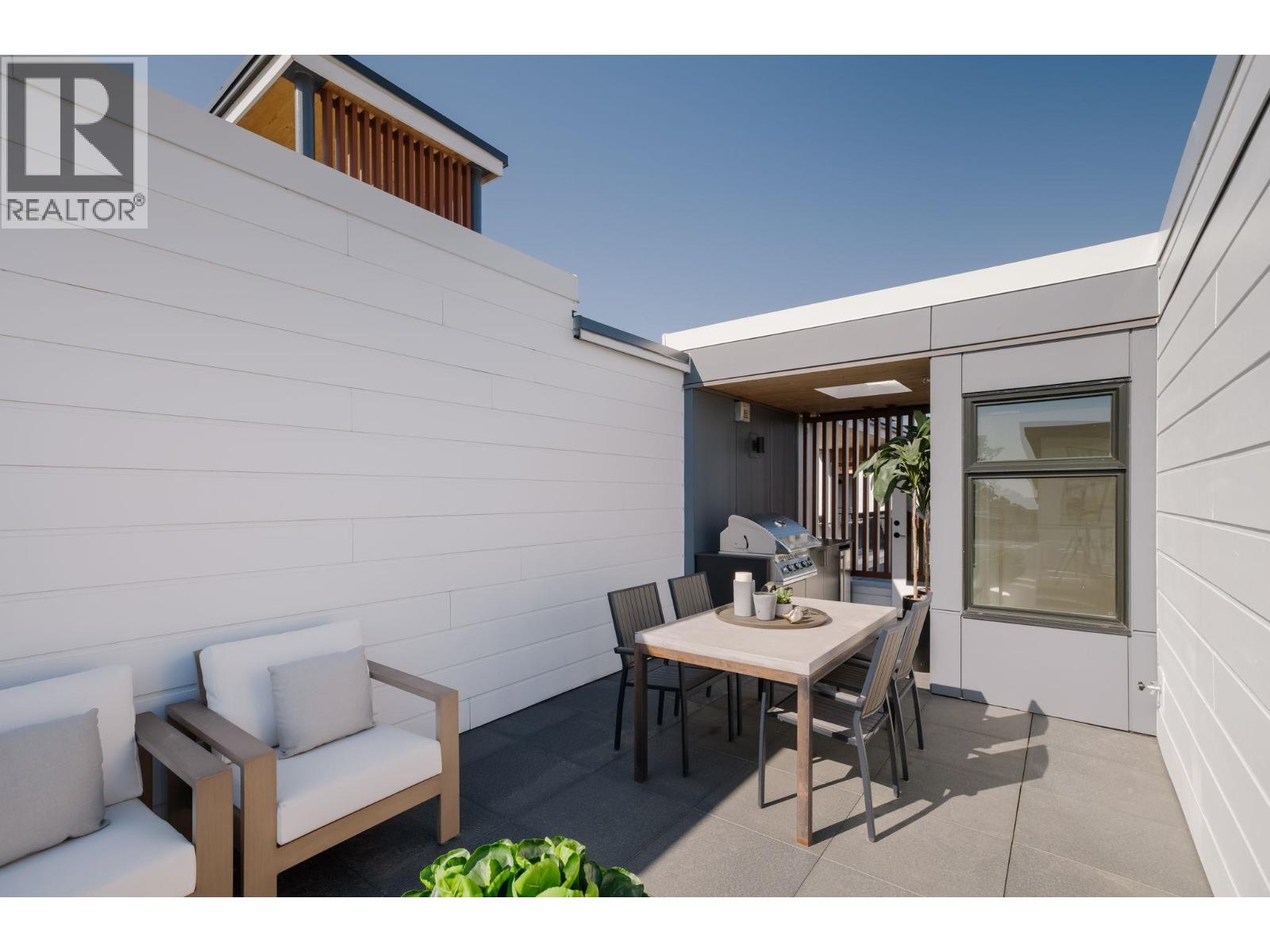 414 310 SALTER STREET, New Westminster