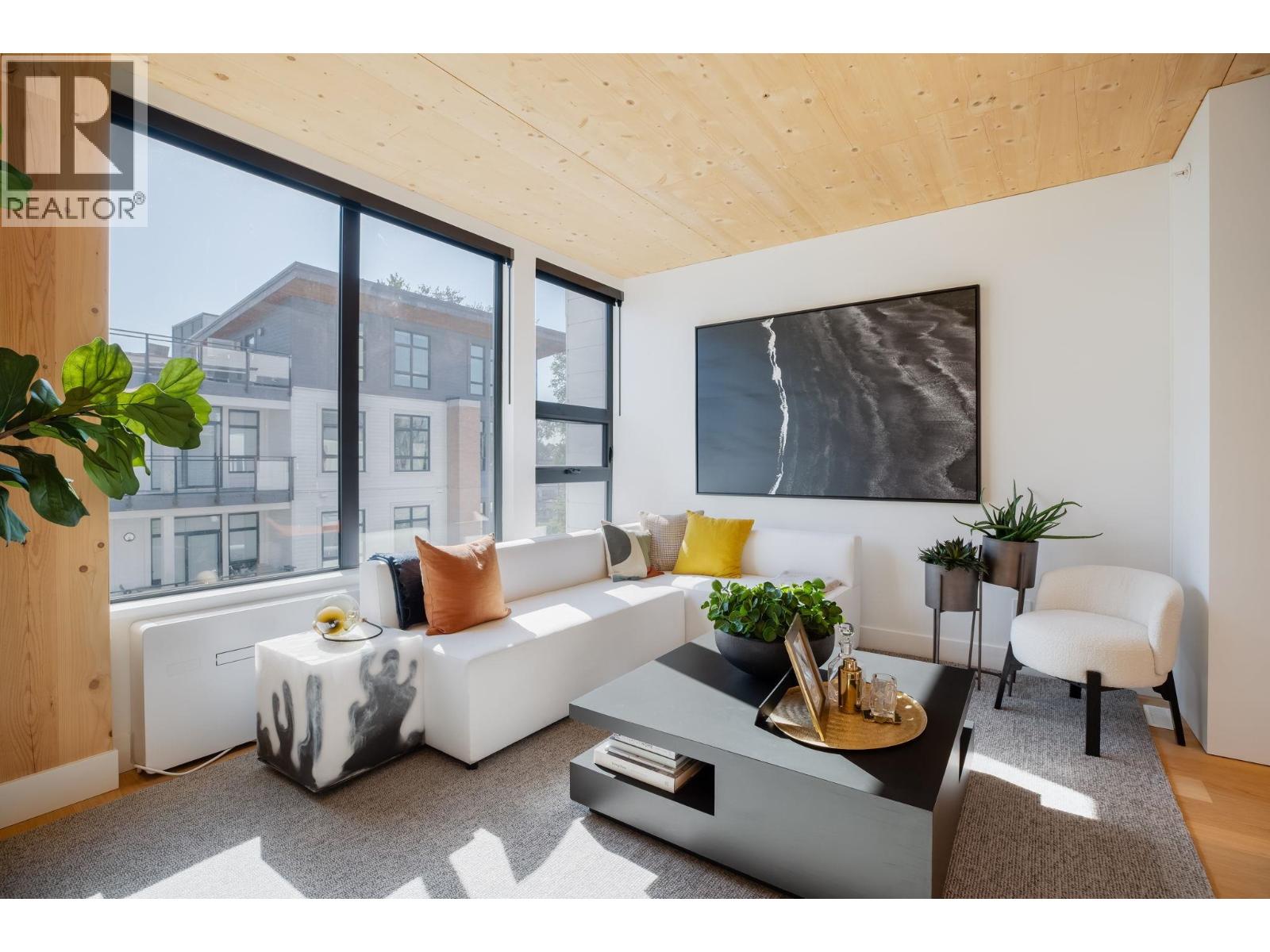 414 310 SALTER STREET, New Westminster