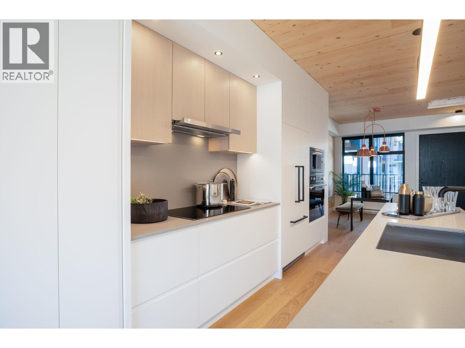 414 310 SALTER STREET, New Westminster