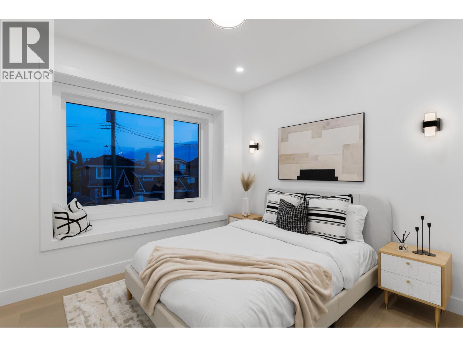 2 2864 E GEORGIA STREET, Vancouver
