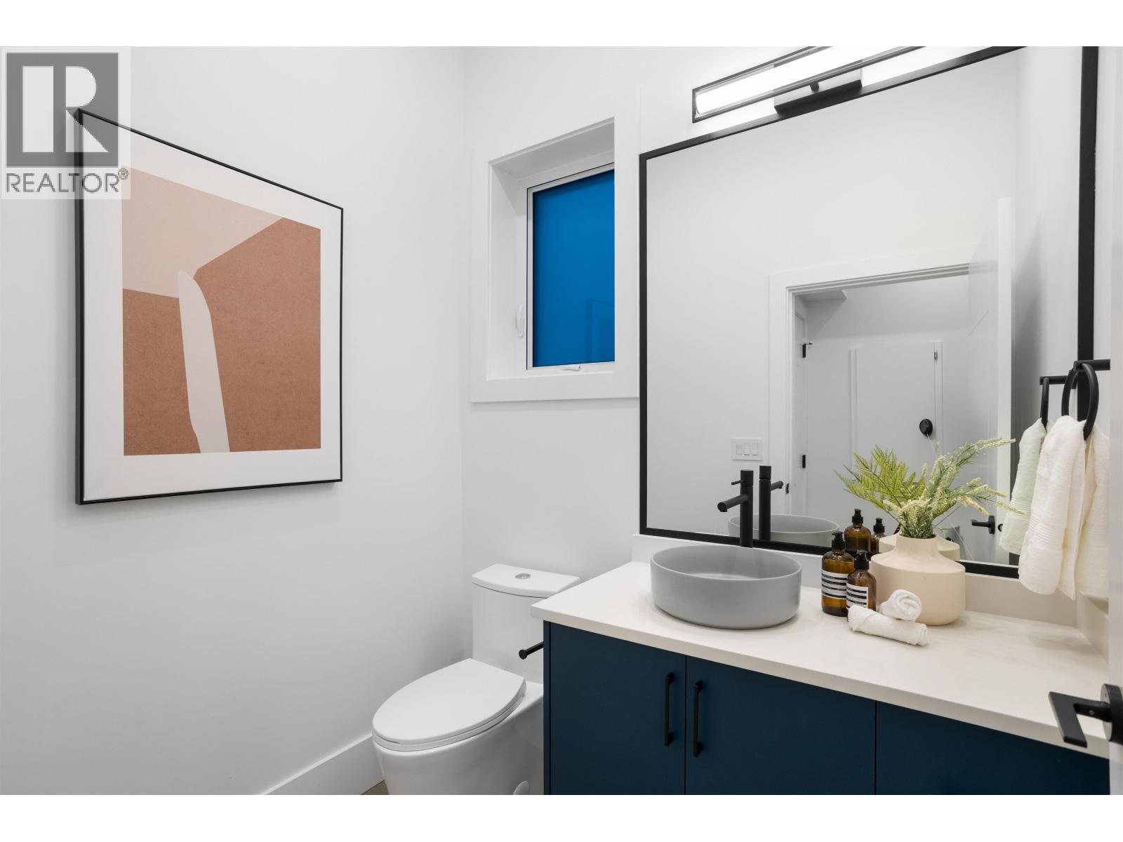2 2864 E GEORGIA STREET, Vancouver