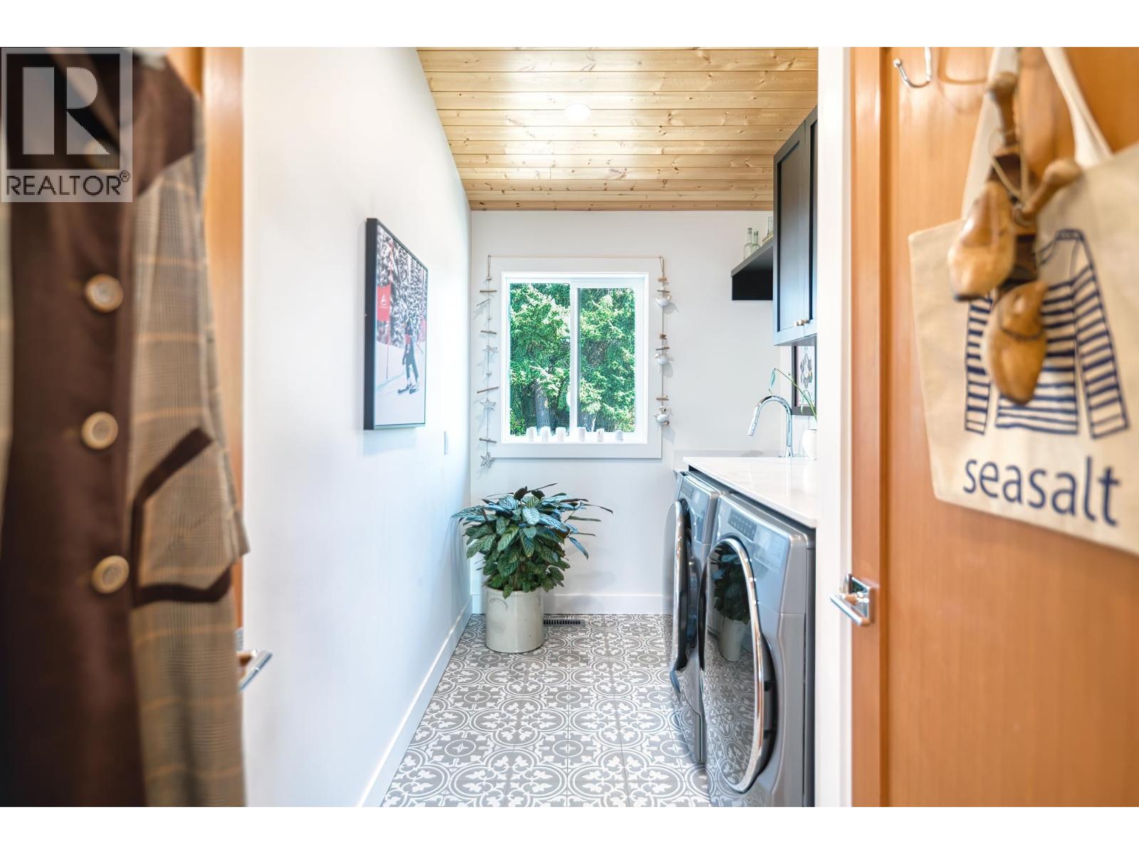 5769 GENNI'S WAY, Sechelt