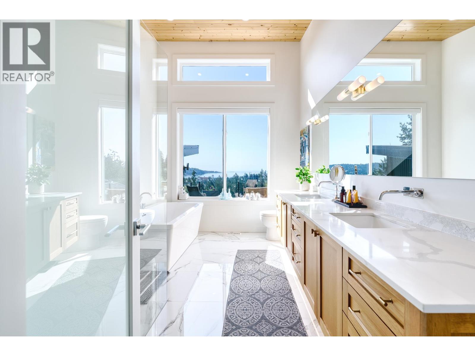 5769 GENNI'S WAY, Sechelt