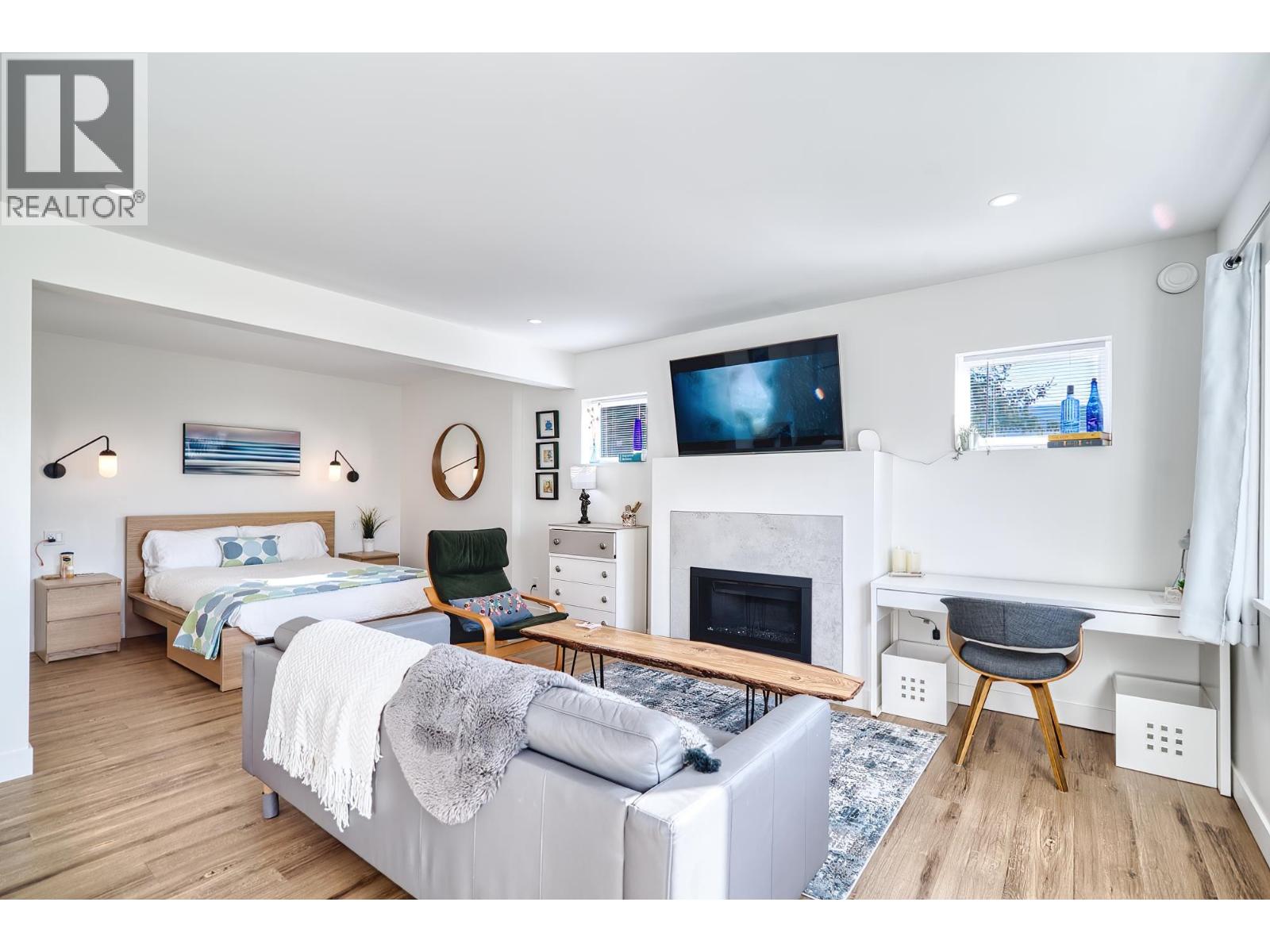 5769 GENNI'S WAY, Sechelt