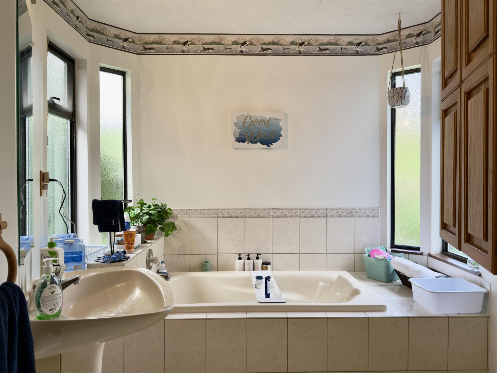 1352 OXFORD STREET, White Rock