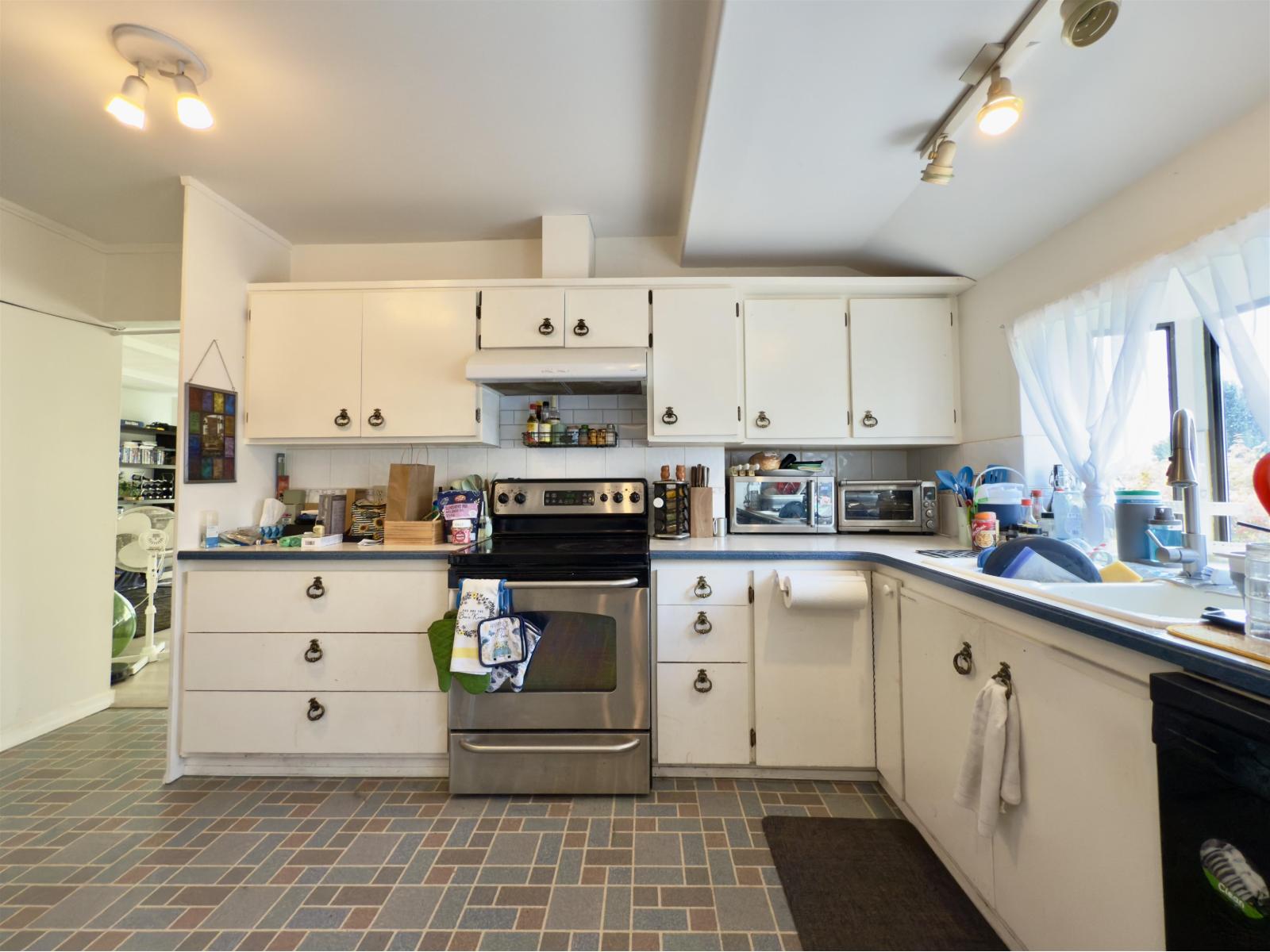 1352 OXFORD STREET, White Rock