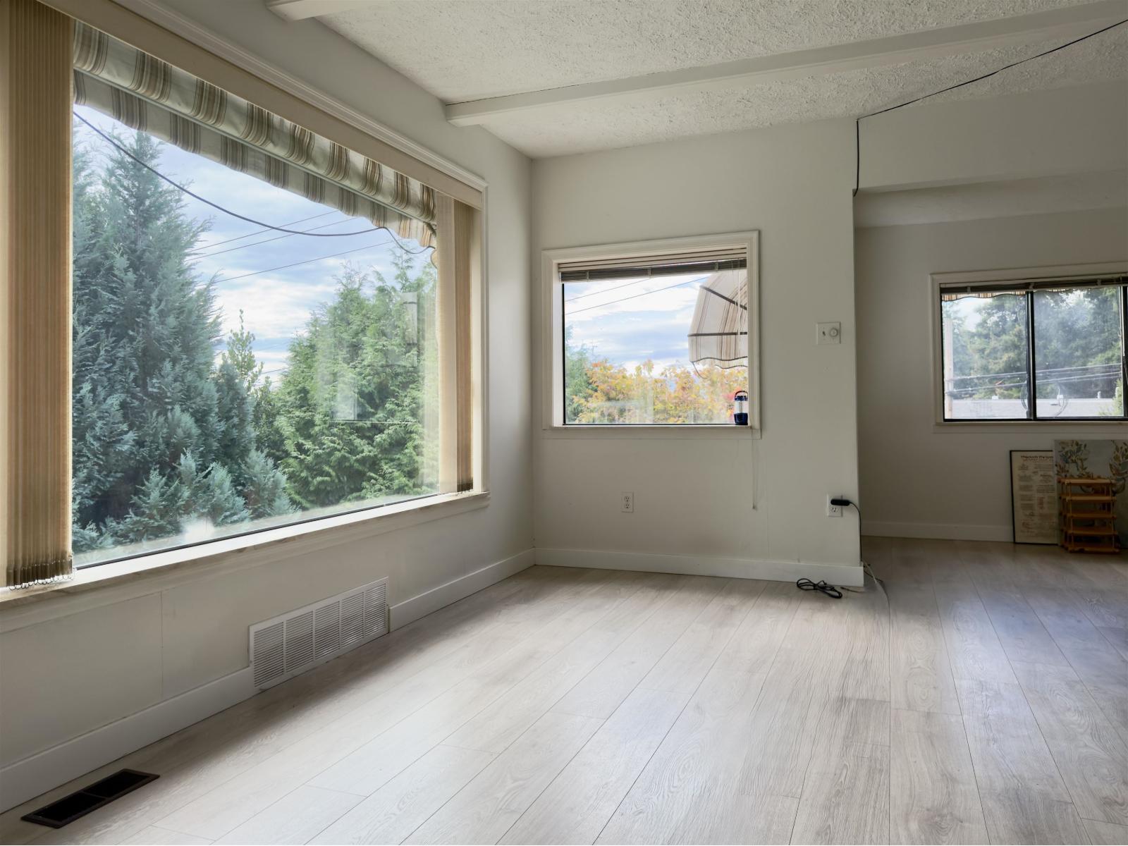 1352 OXFORD STREET, White Rock