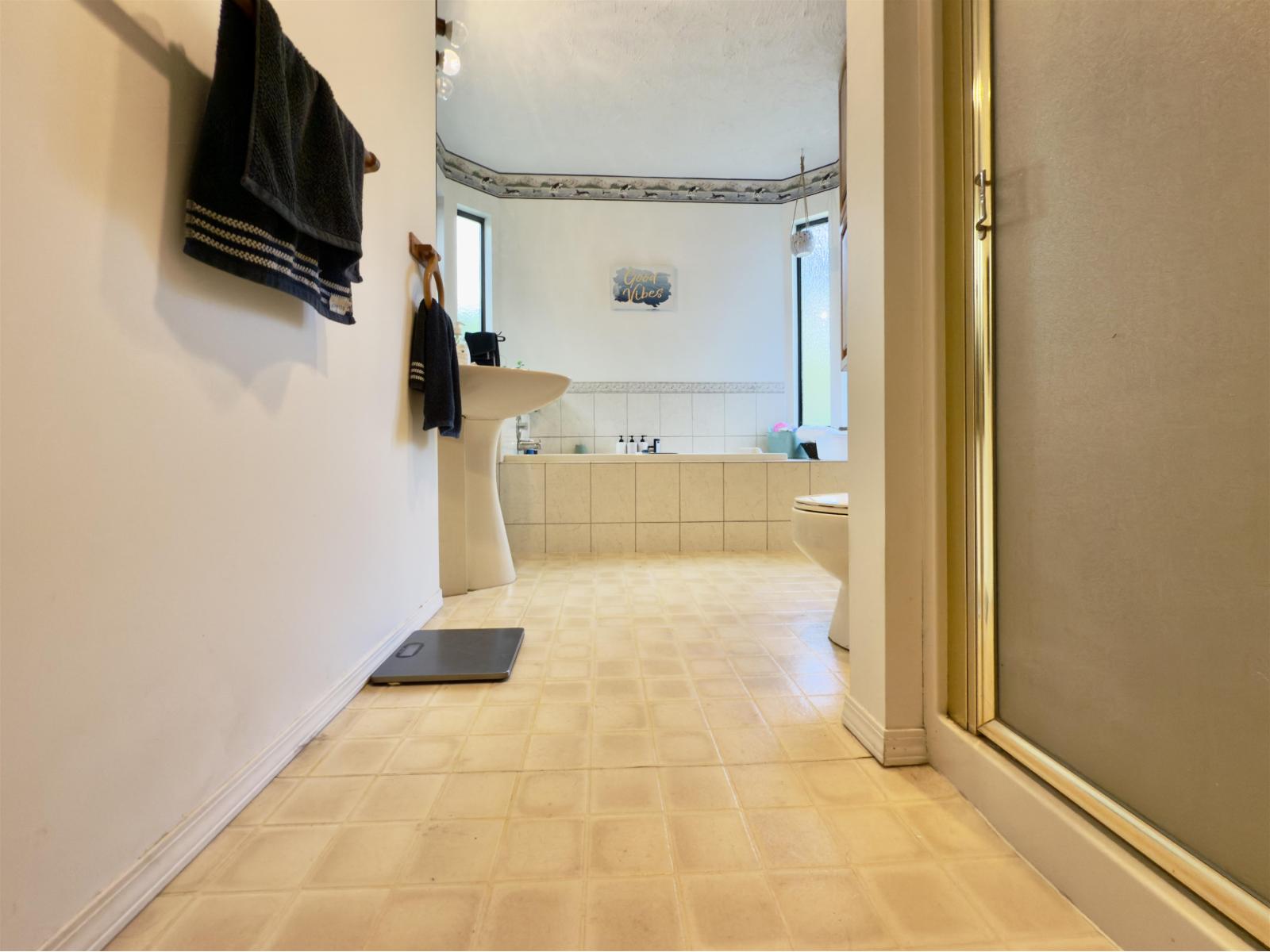 1352 OXFORD STREET, White Rock