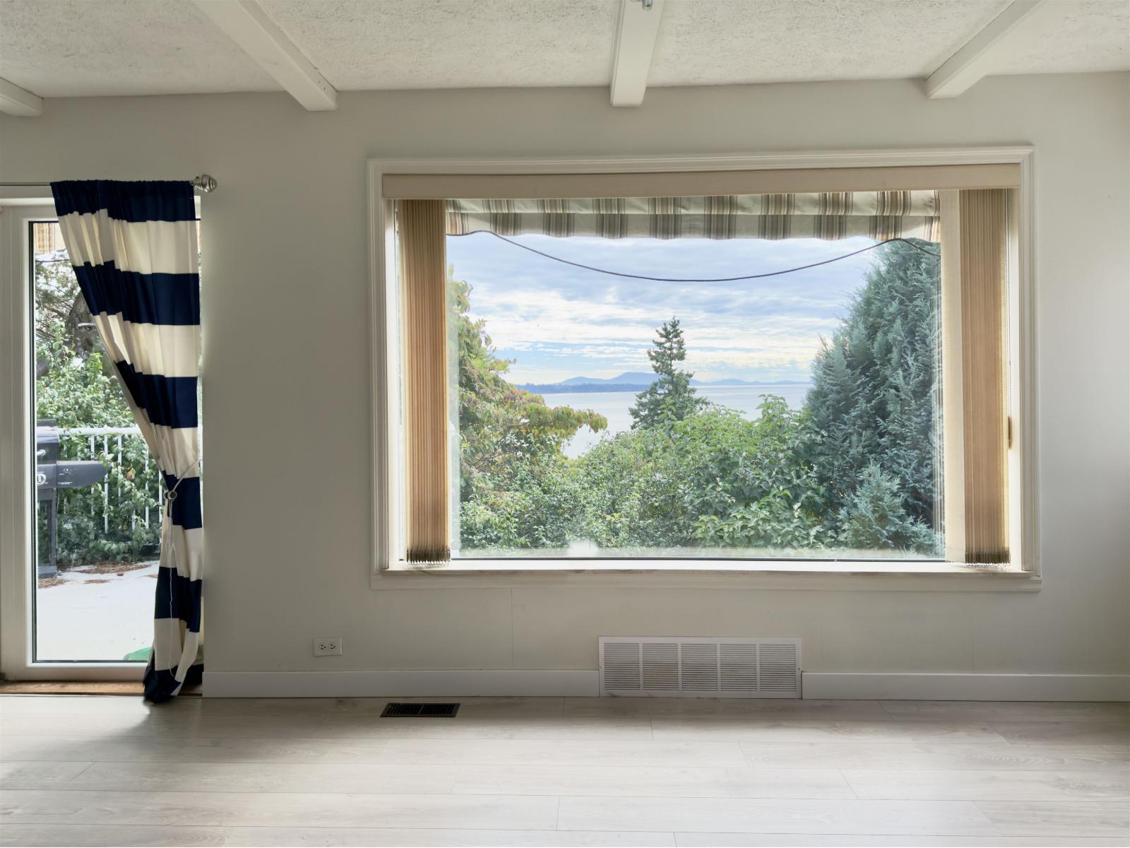 1352 OXFORD STREET, White Rock