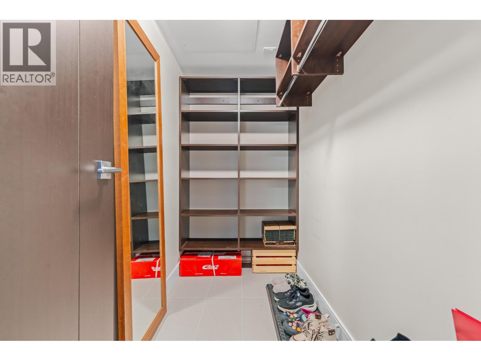 1606 210 SALTER STREET, New Westminster