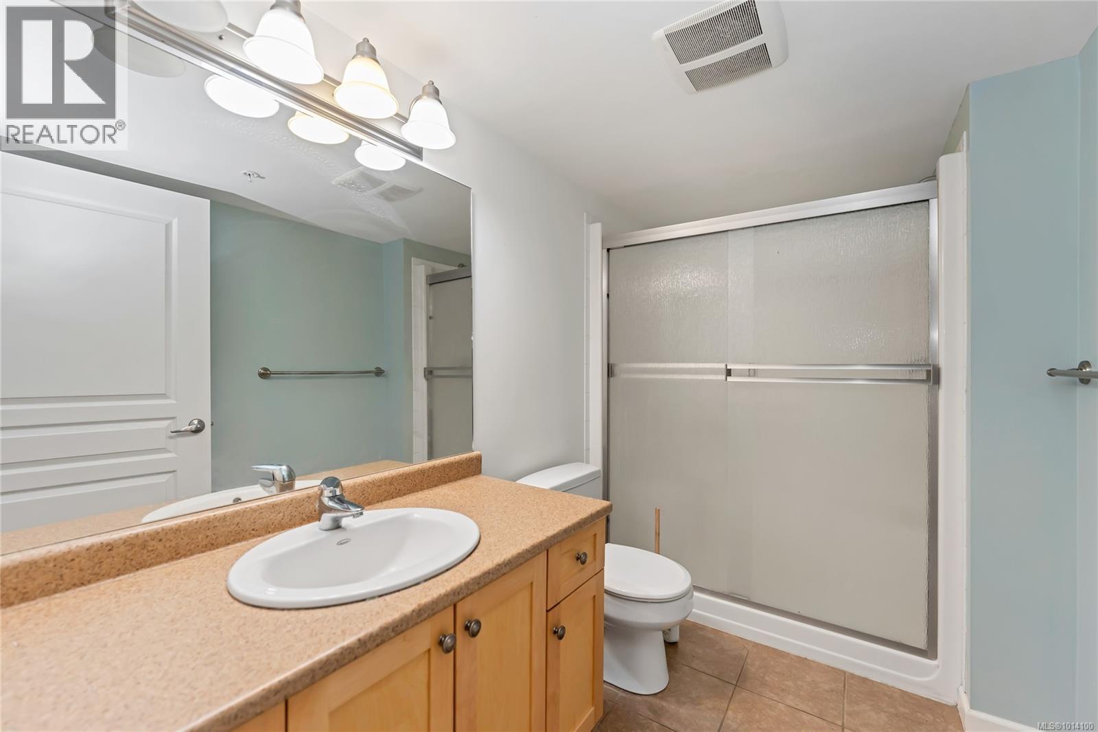 203 1514 Church Ave, Saanich