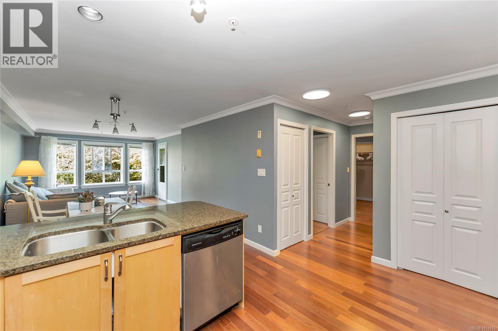 203 1514 Church Ave, Saanich