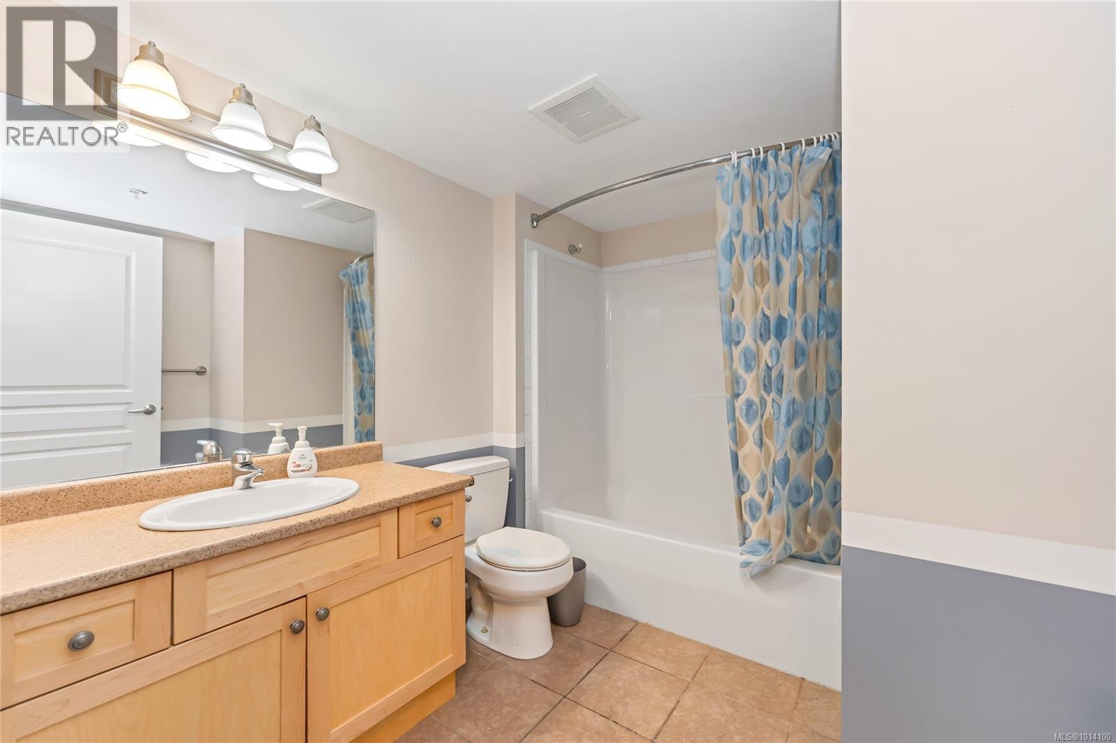 203 1514 Church Ave, Saanich