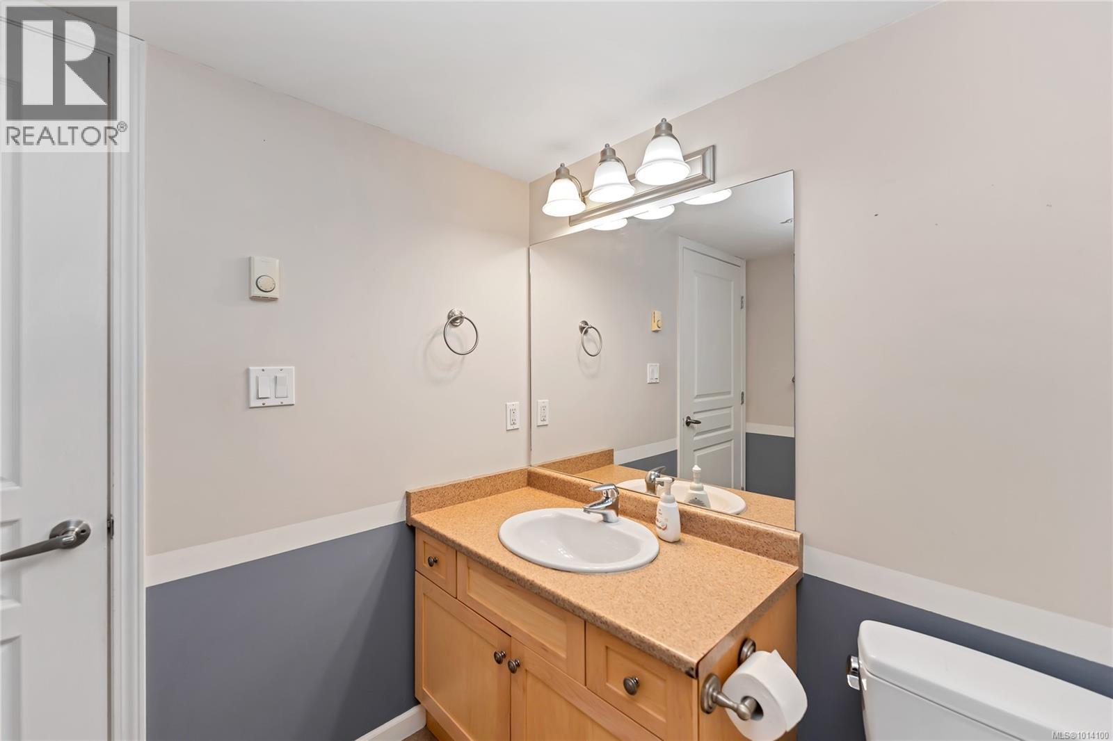 203 1514 Church Ave, Saanich